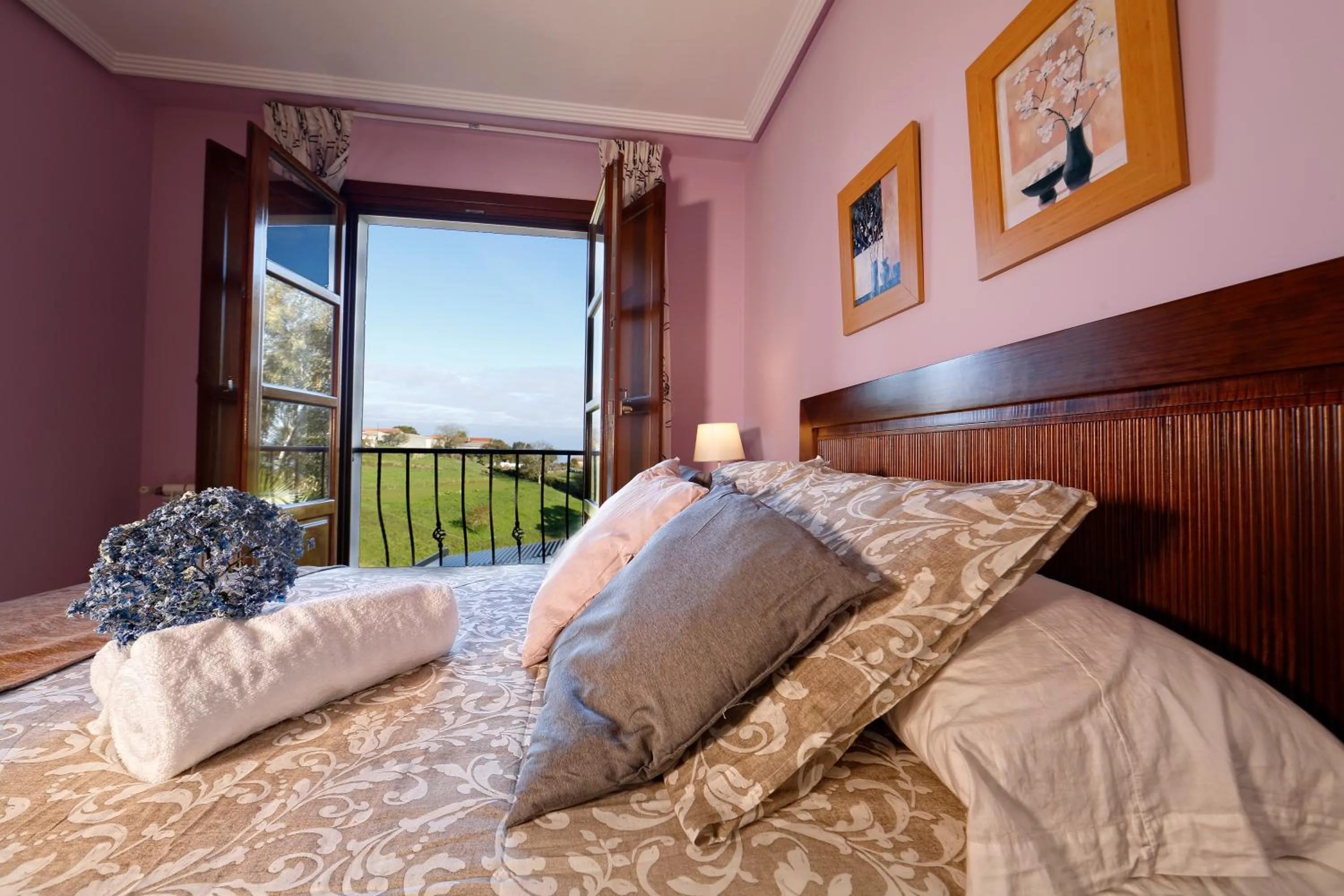 Bed in Hotel Rural Montesomao