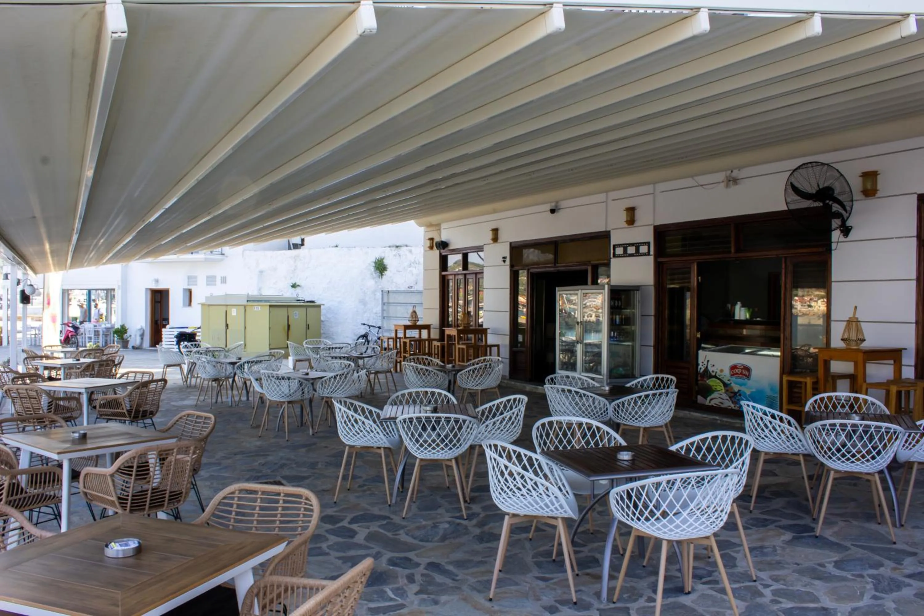 Restaurant/places to eat in GEORGIOS L