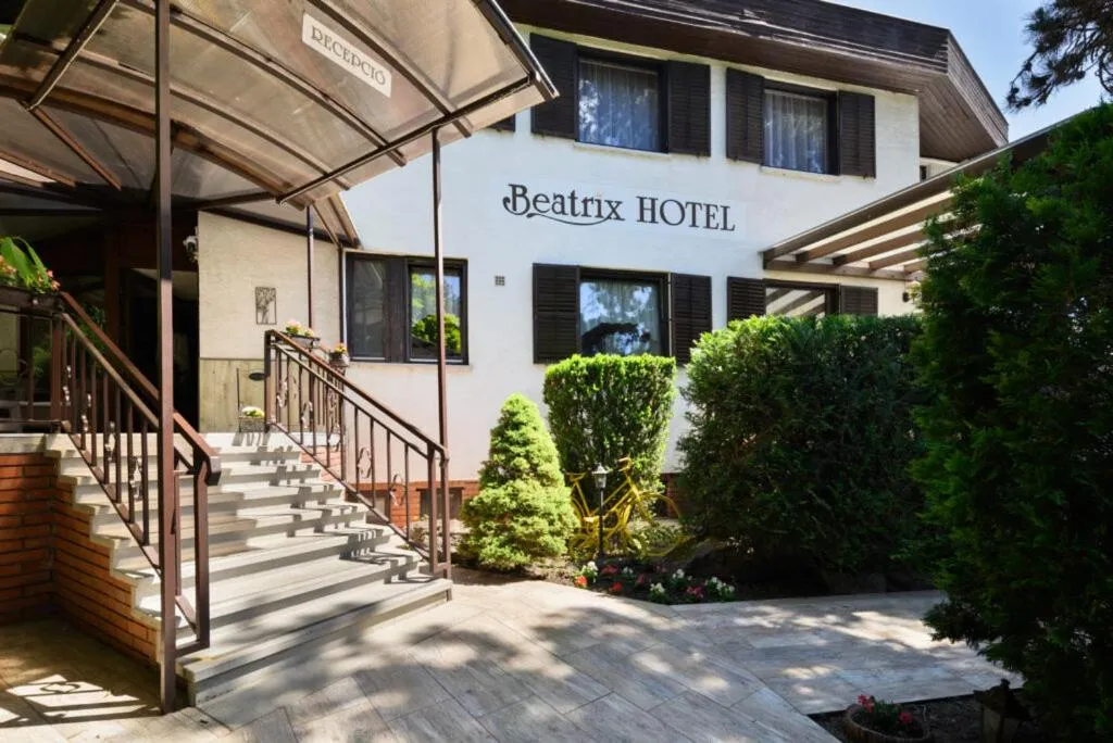 Facade/entrance in Beatrix Hotel