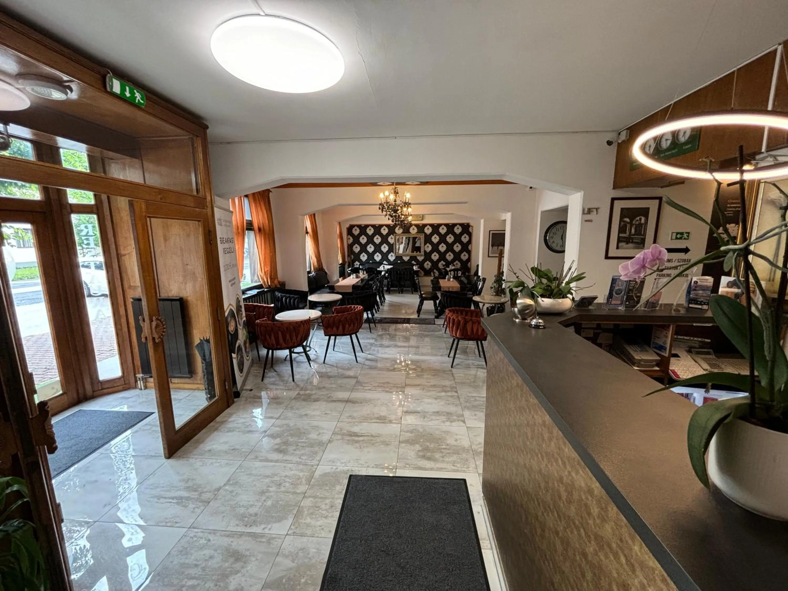 Restaurant/places to eat in Hotel Gloria Budapest City Center