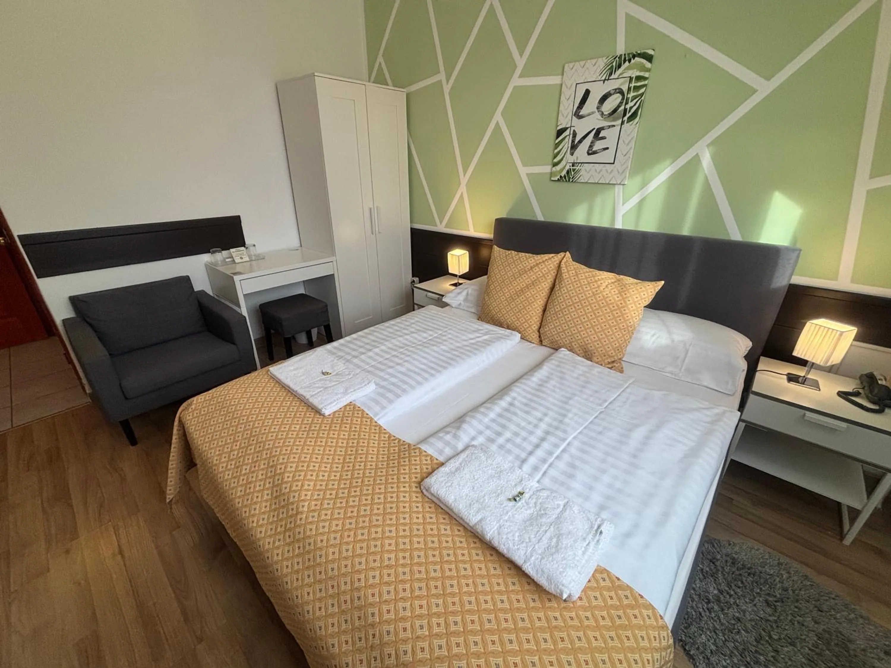 Bed in Hotel Gloria Budapest City Center