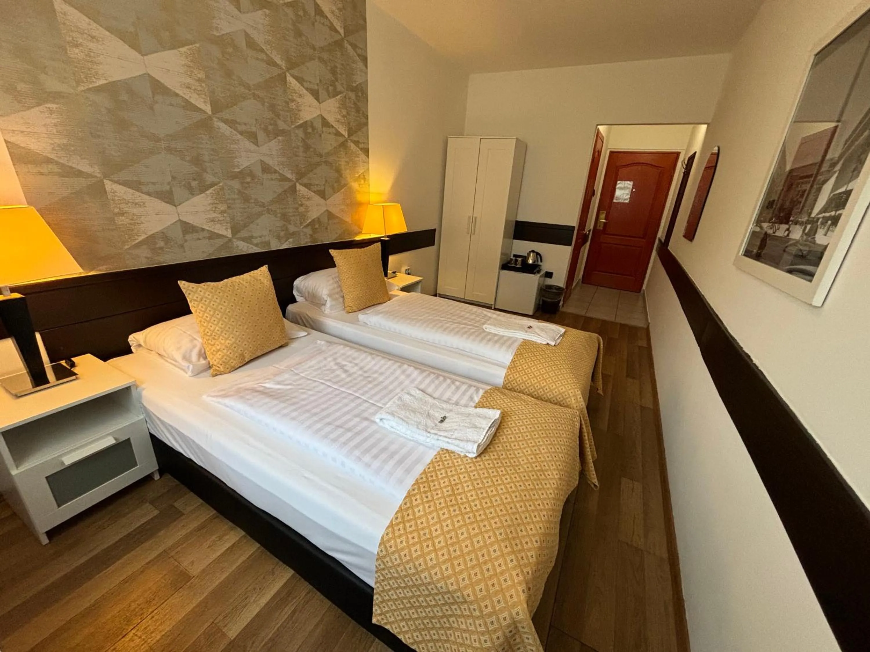 Bed in Hotel Gloria Budapest City Center