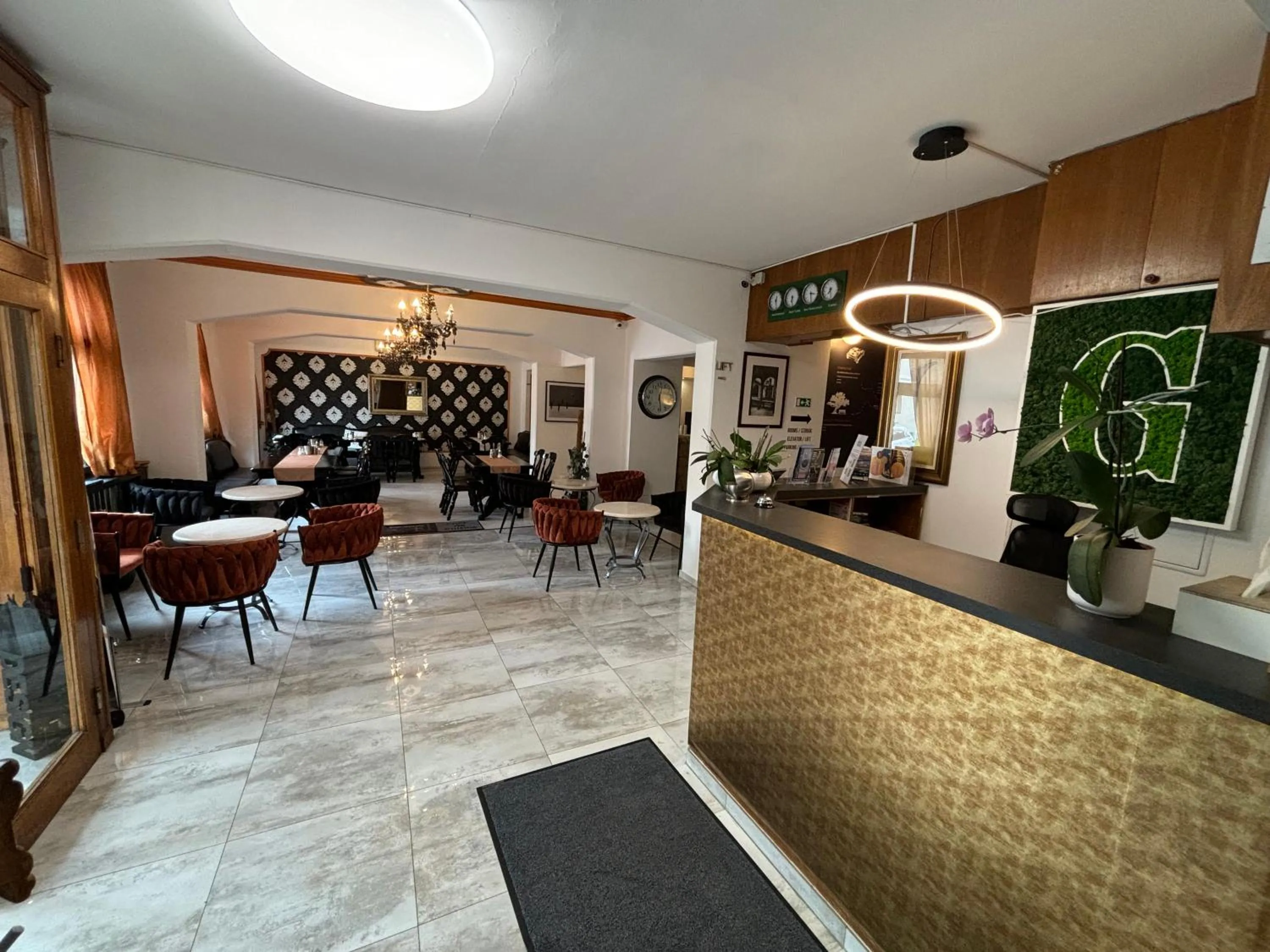 Restaurant/places to eat in Hotel Gloria Budapest City Center