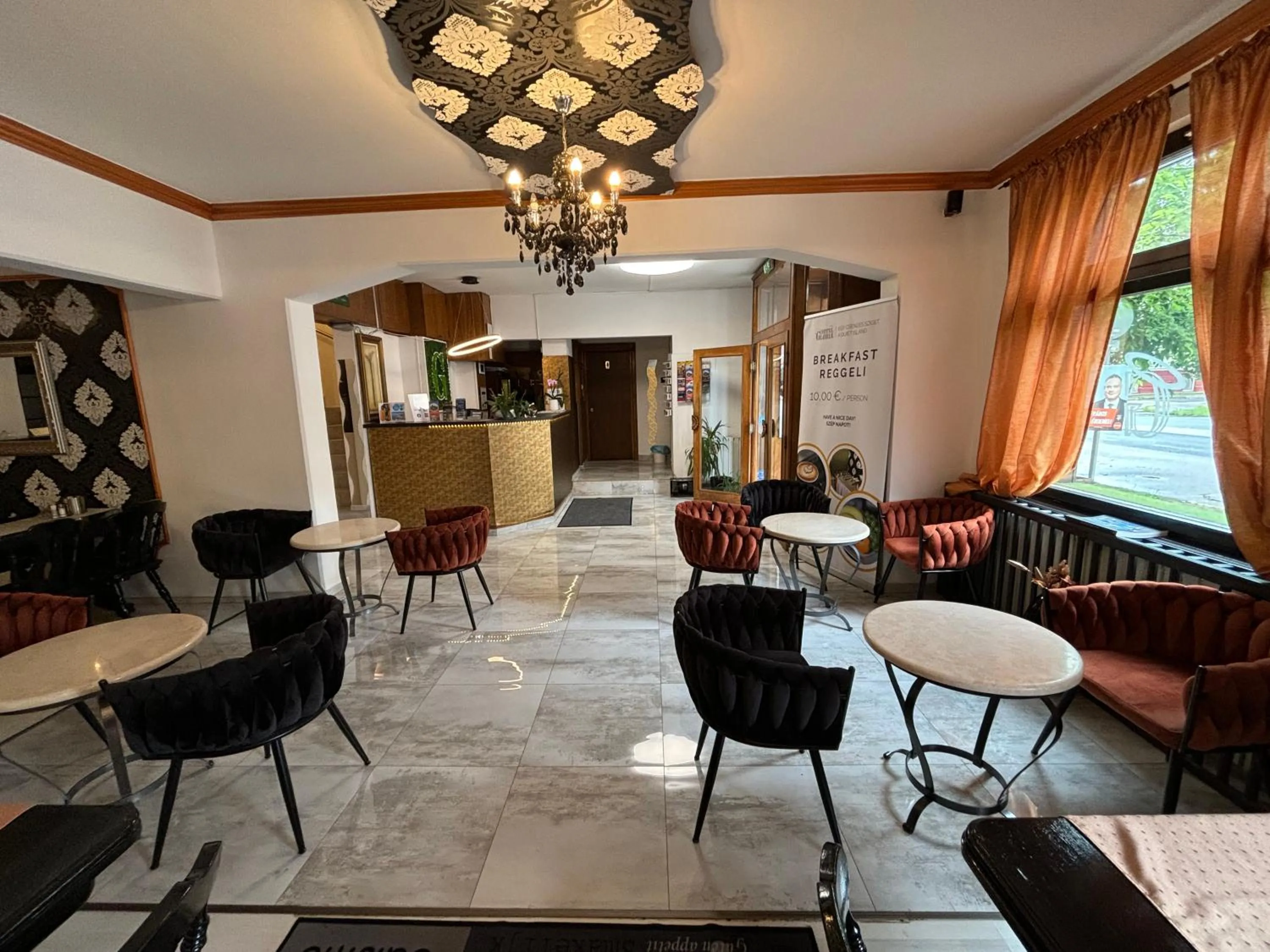 Lobby or reception in Hotel Gloria Budapest City Center