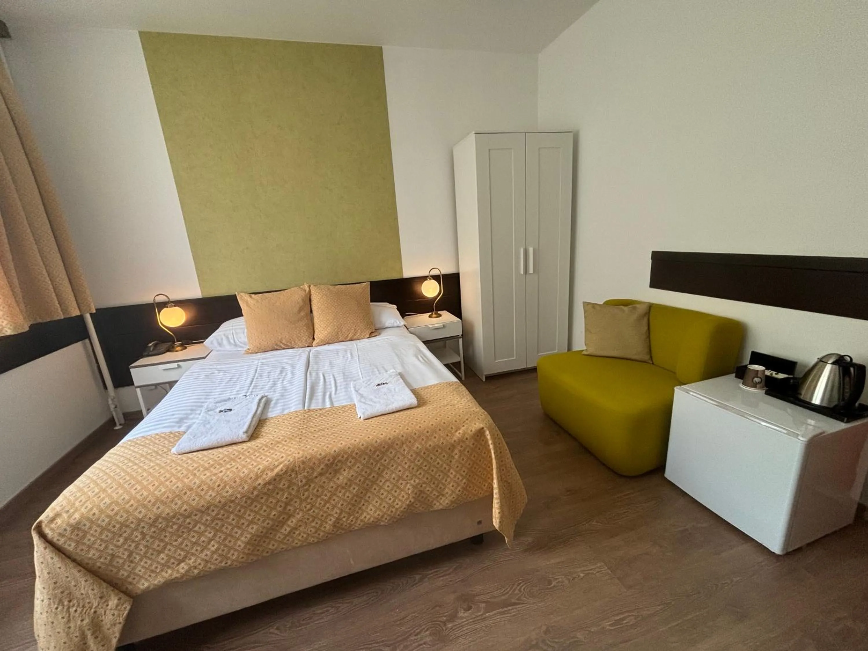 Bed in Hotel Gloria Budapest City Center