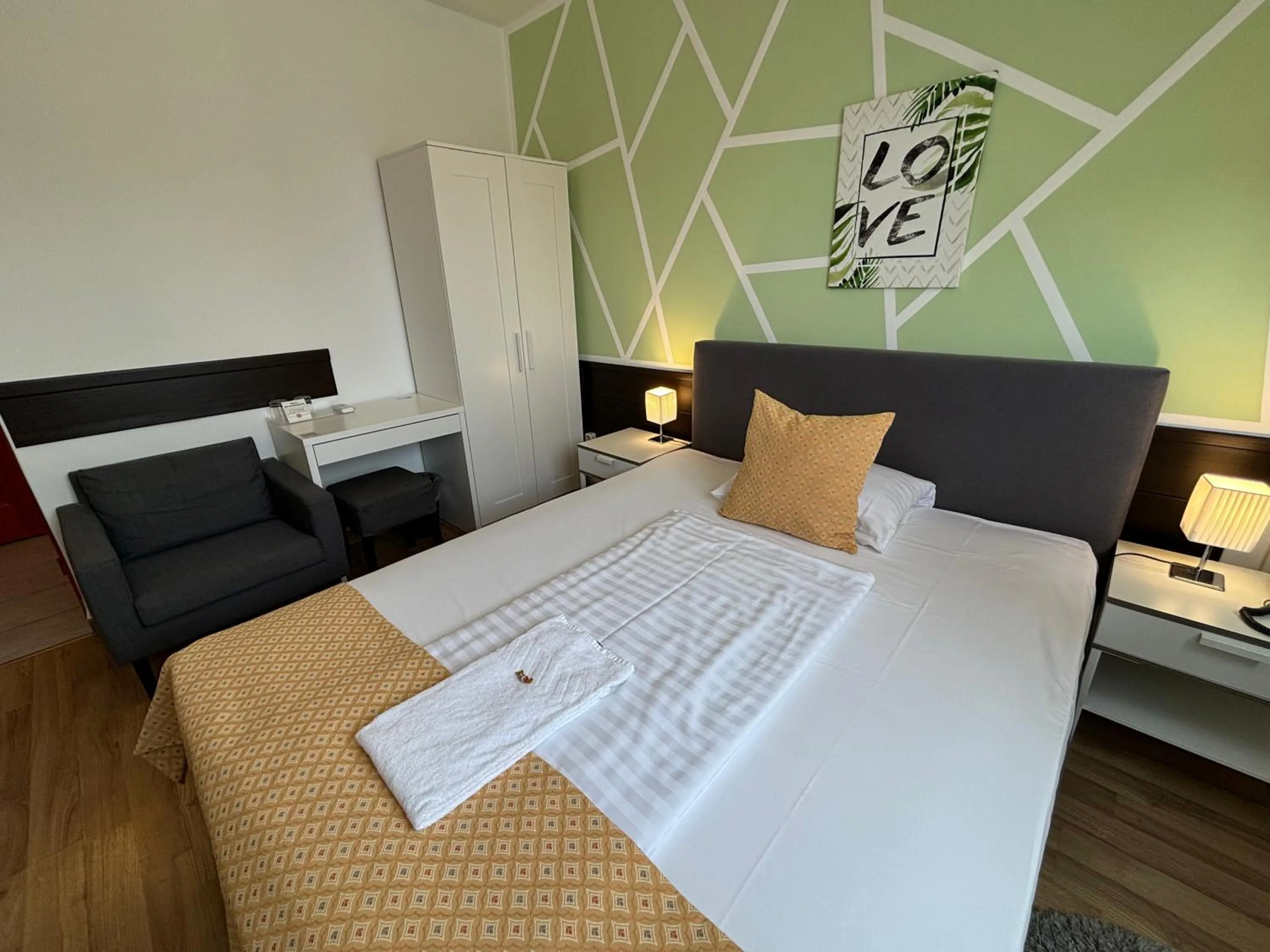 Bed in Hotel Gloria Budapest City Center