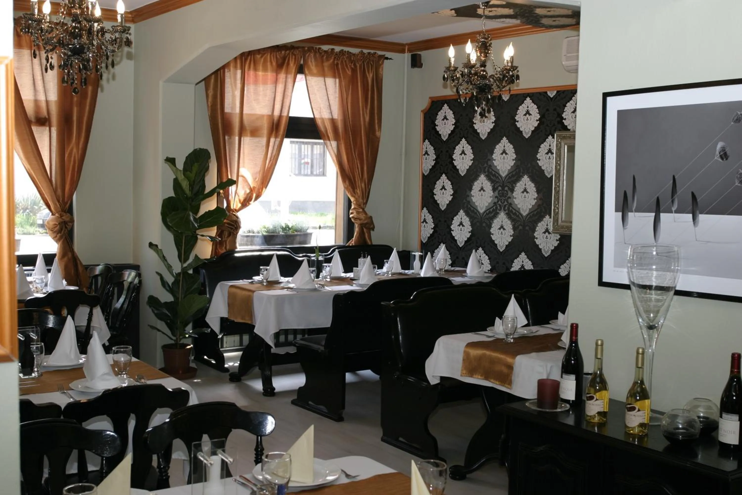 Restaurant/places to eat in Hotel Gloria Budapest City Center