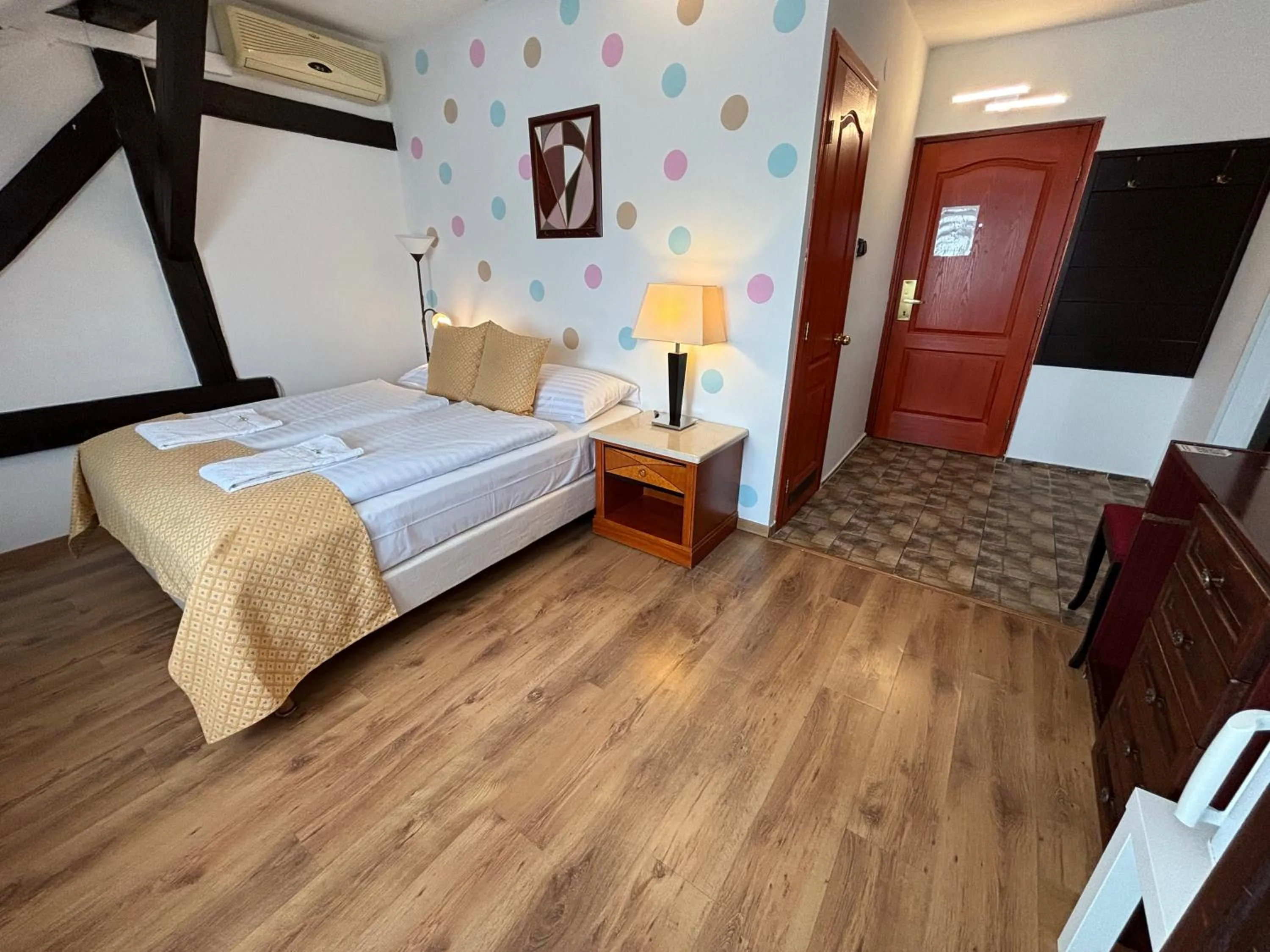 Bed in Hotel Gloria Budapest City Center