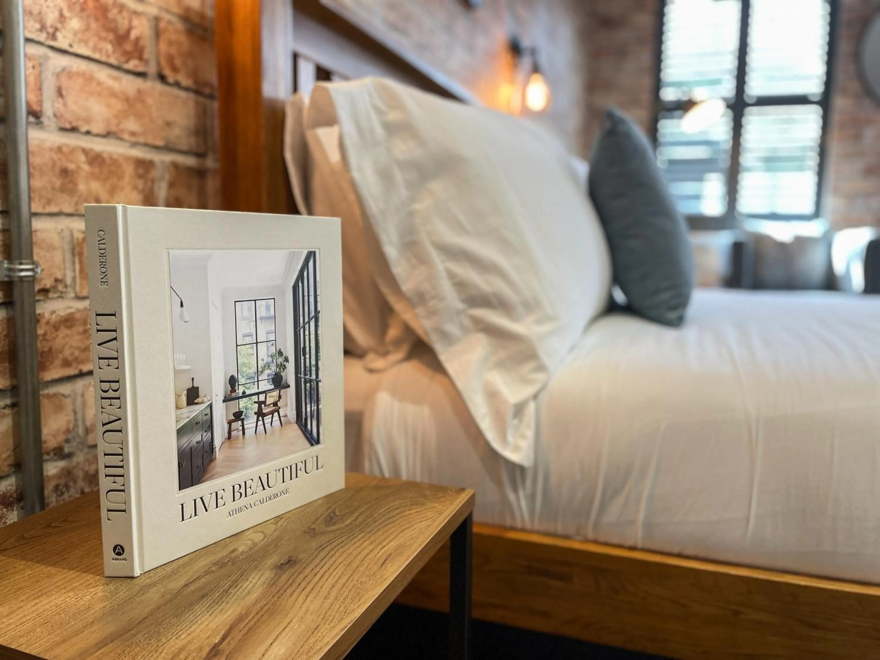 Bed in Studio Hart Castle Rock Grassmarket