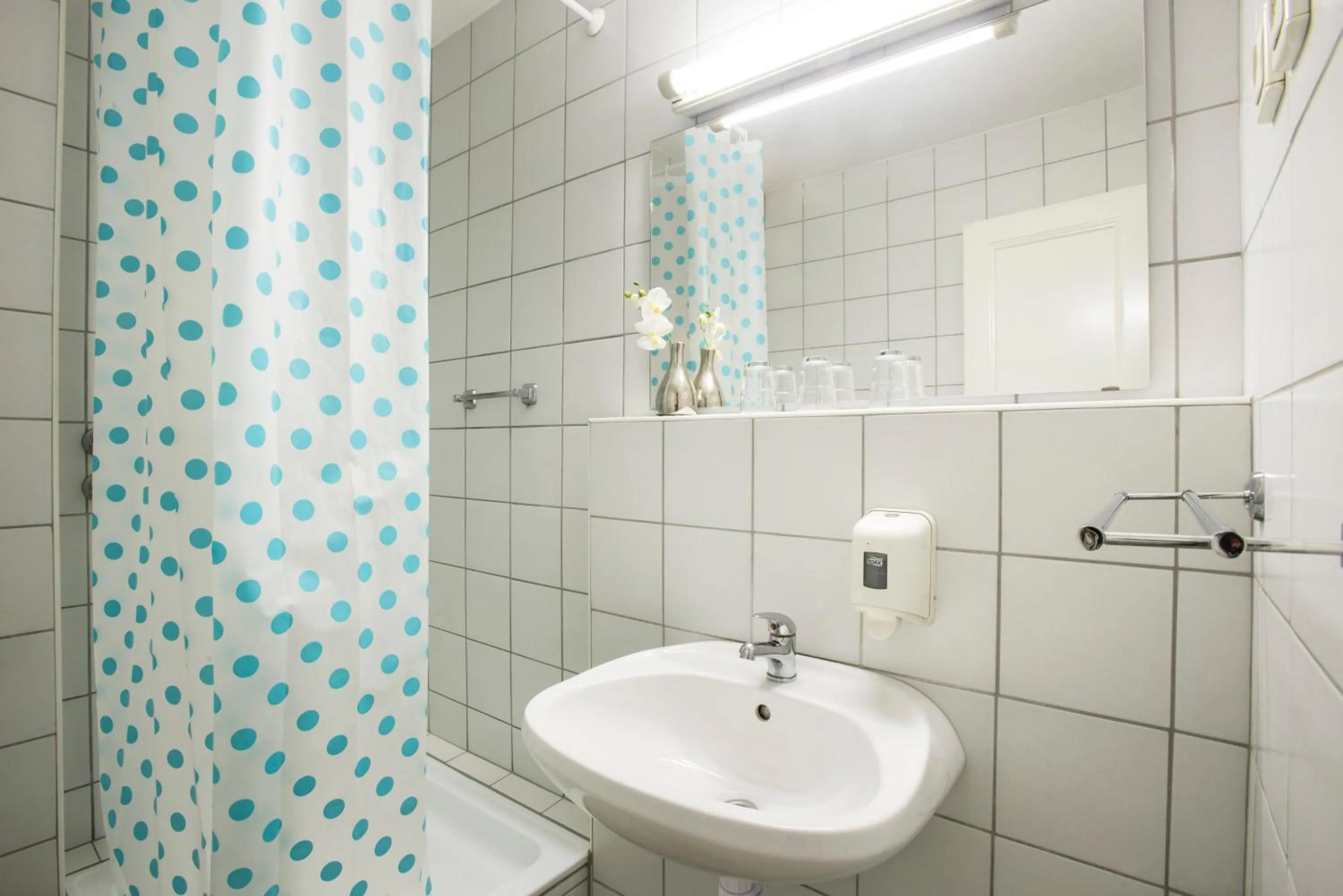 Shower in MP Hostel Budapest