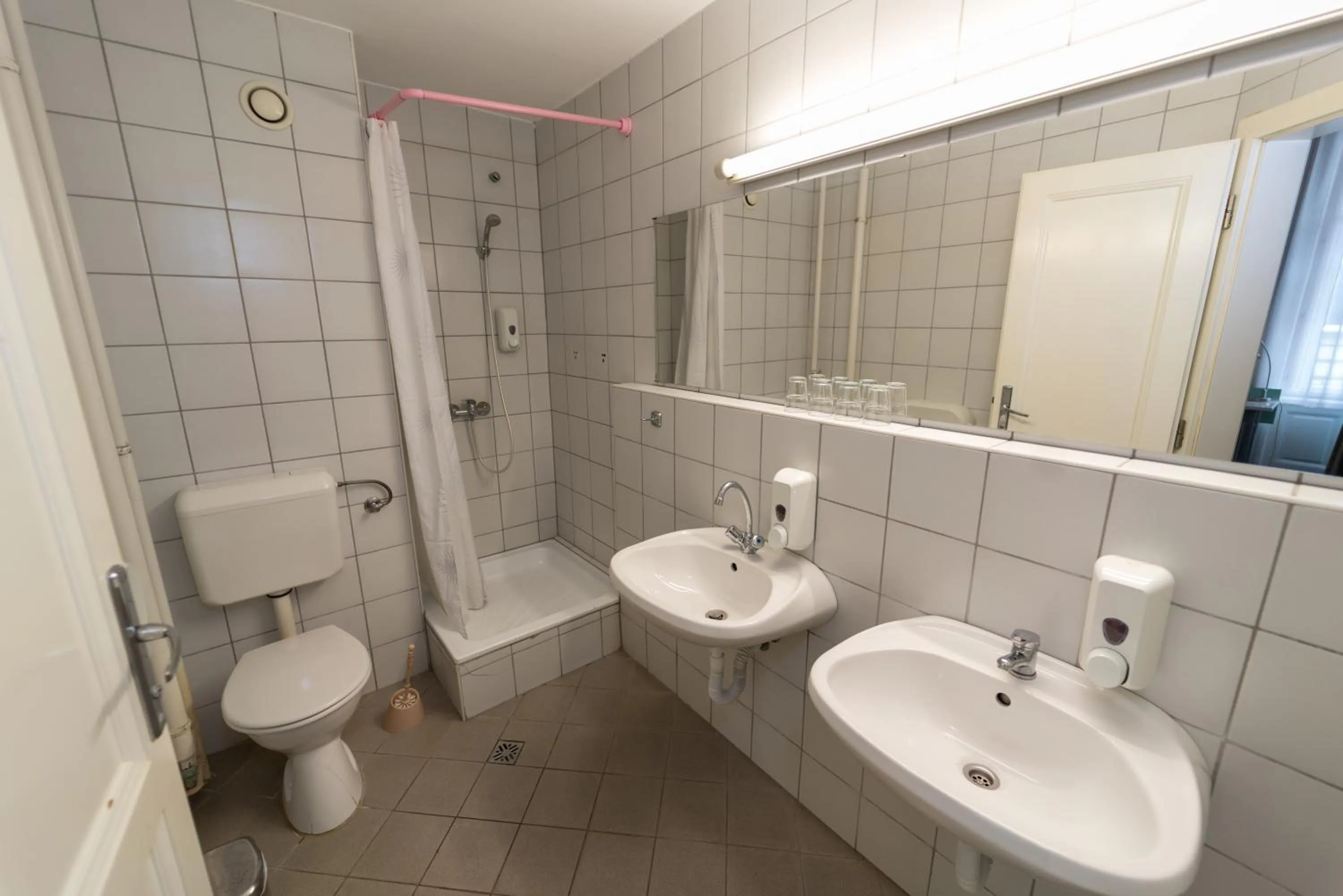 Shower in MP Hostel Budapest