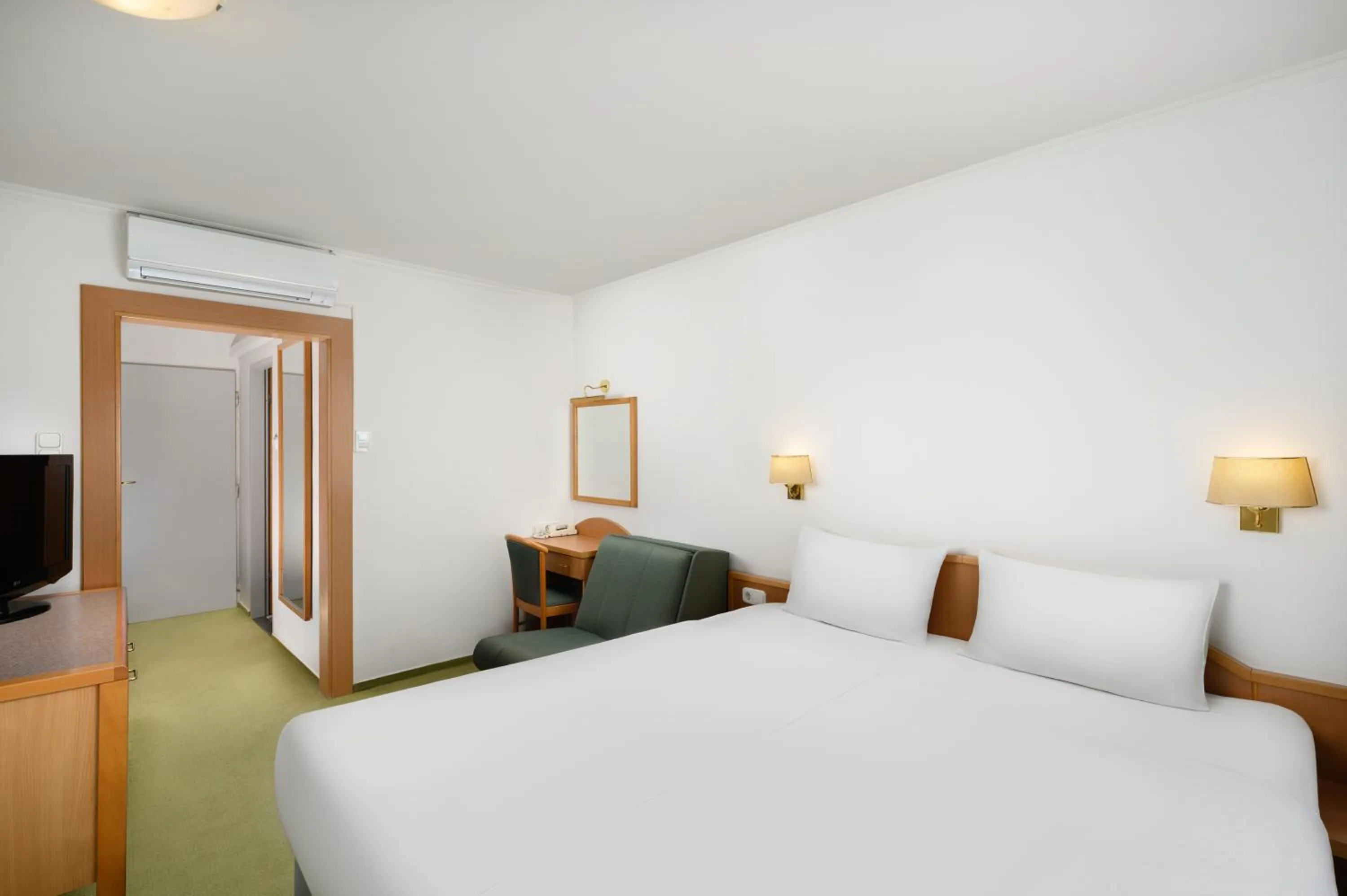 Superior Double or Twin Room with Extra Bed - single occupancy in Danubius Hotel Annabella