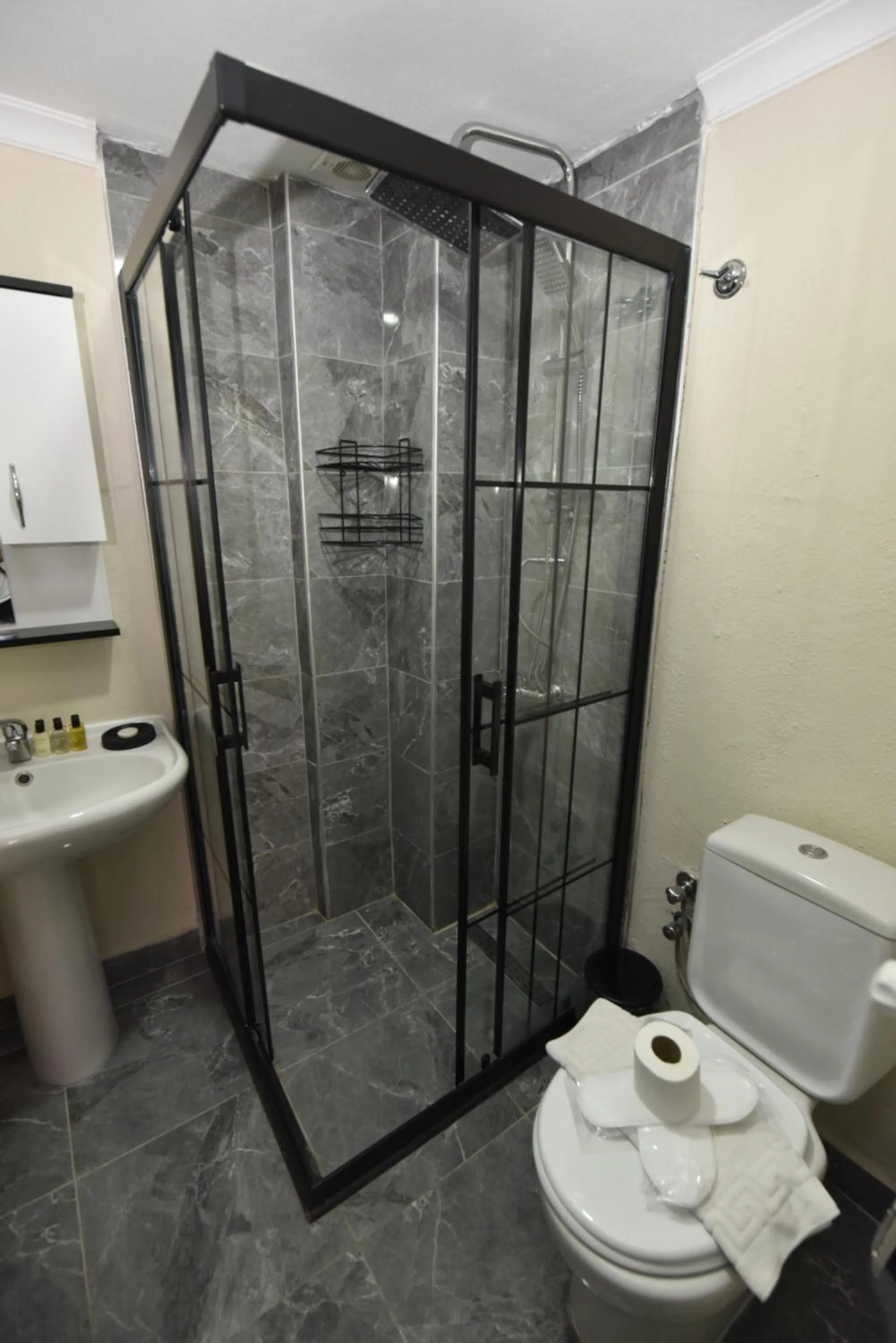 Toilet in Mykonut Boutique Suites