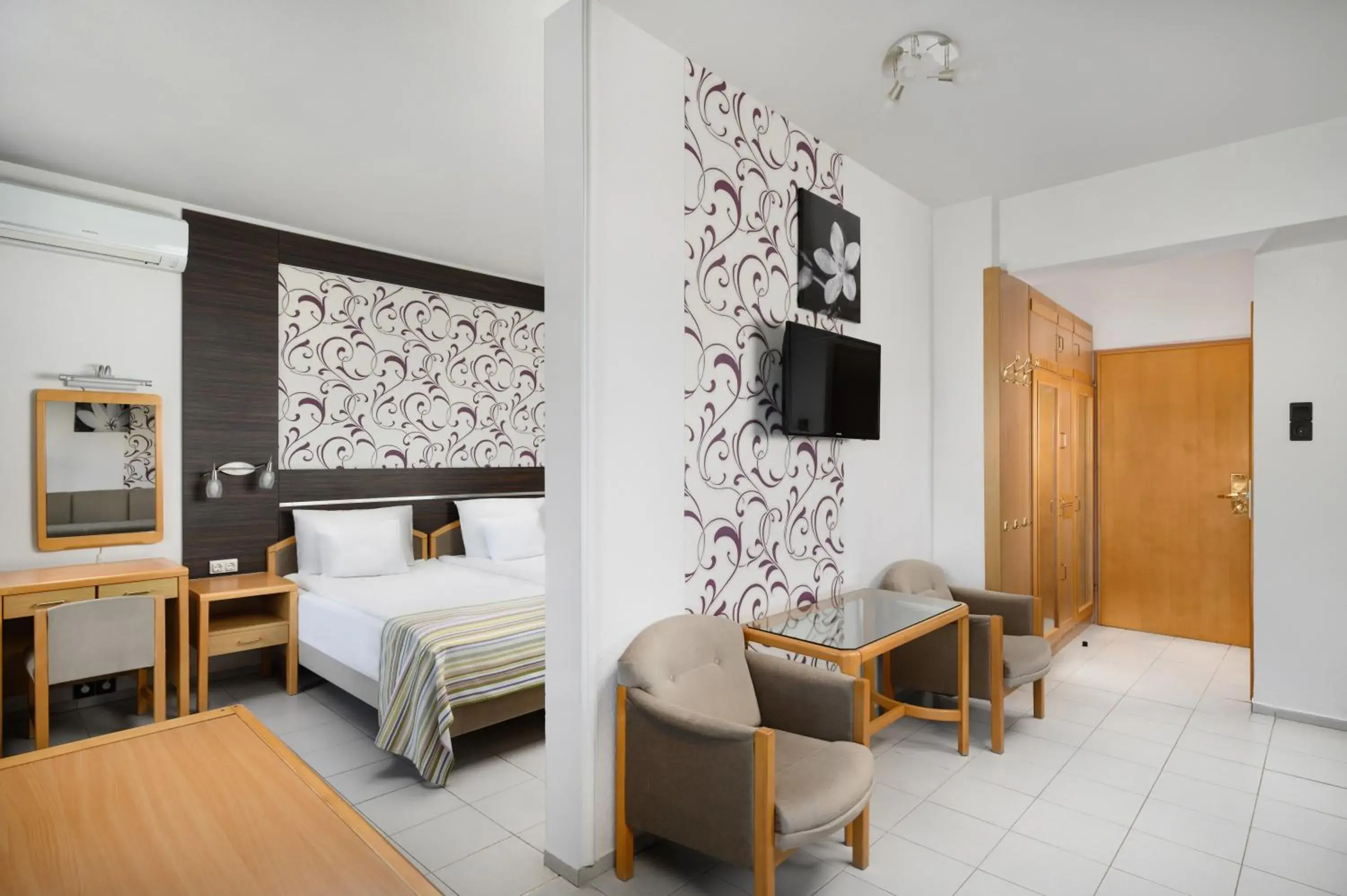 Executive Suite with Lake View - single occupancy in Danubius Hotel Marina Executive Suite with Lake View - single occupancy in Danubius Hotel Marina