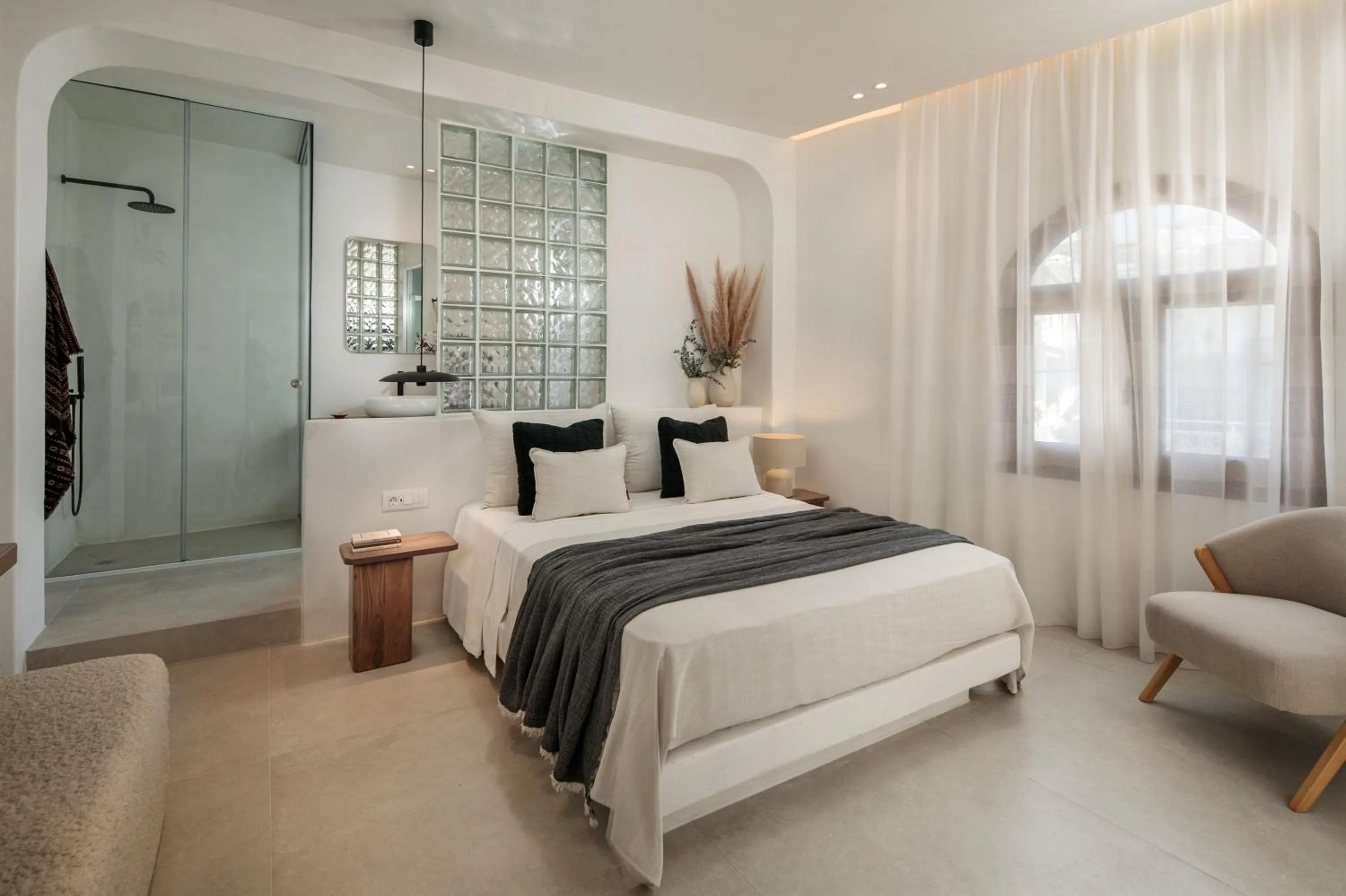 Naxian Aura suites
