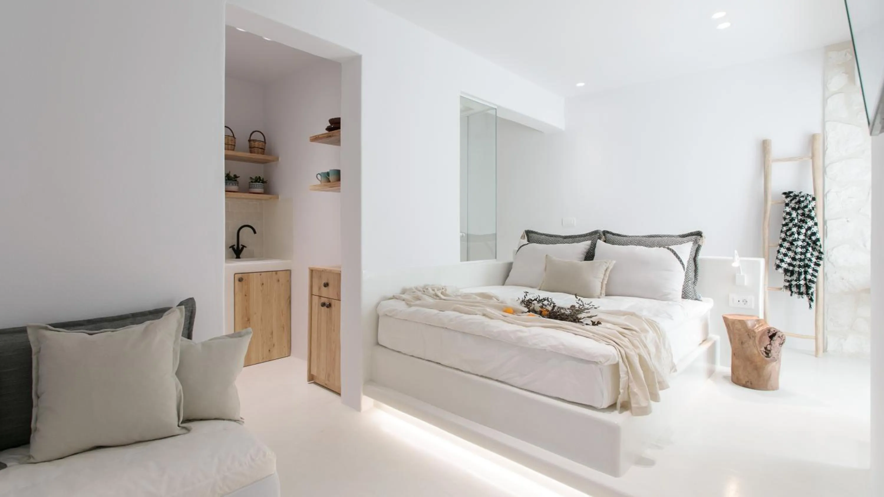 Naxian Aura suites