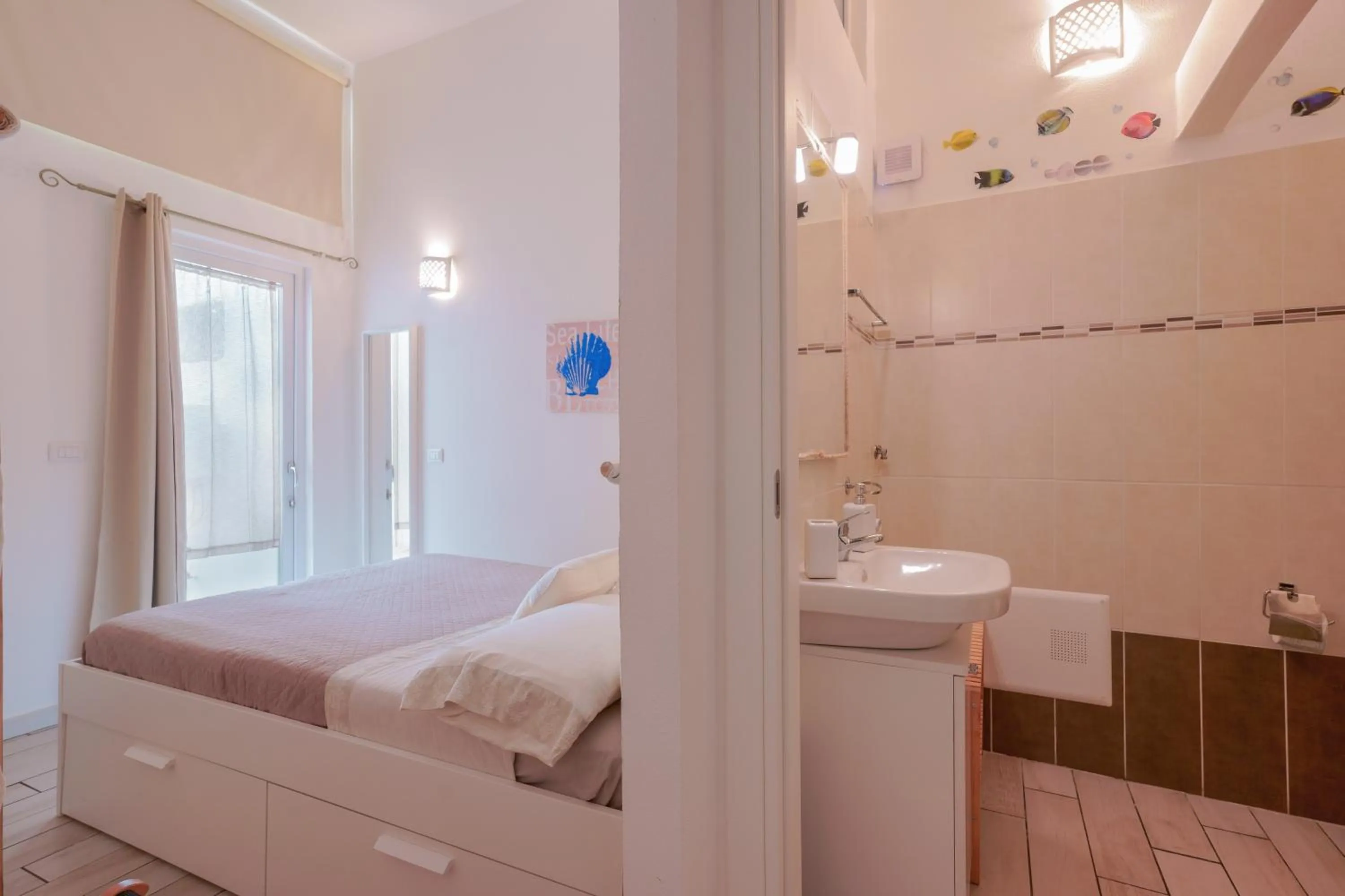 Shower, Bed in Approdo Rooms - Eja Sardinia
