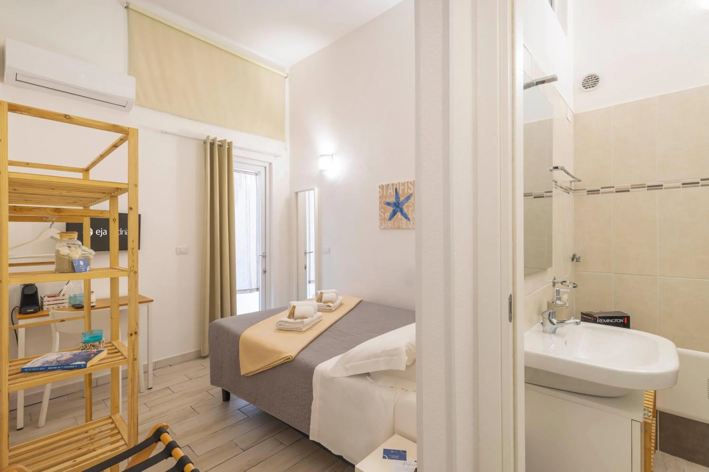 Shower in Approdo Rooms - Eja Sardinia
