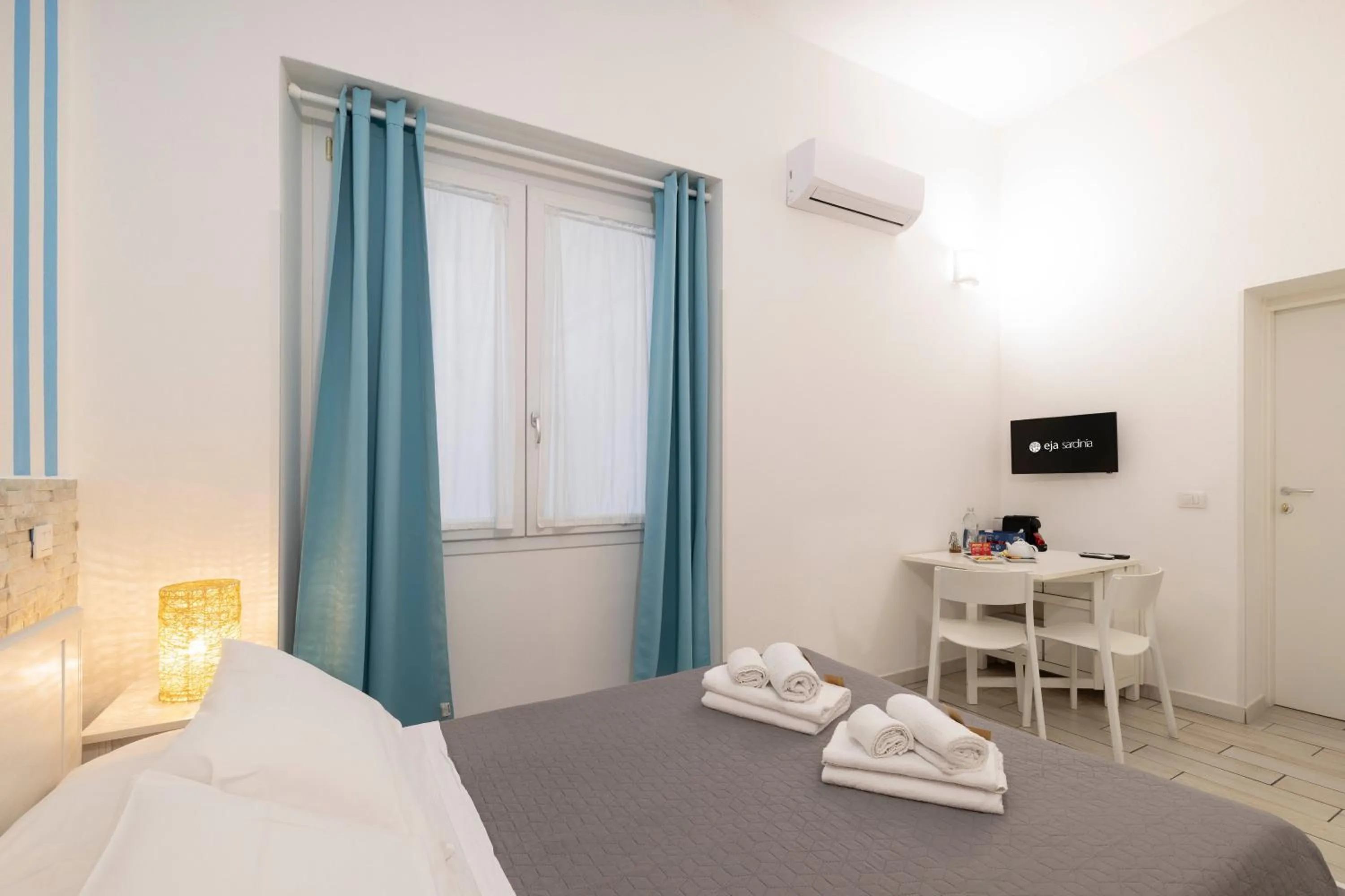 Bed in Approdo Rooms - Eja Sardinia