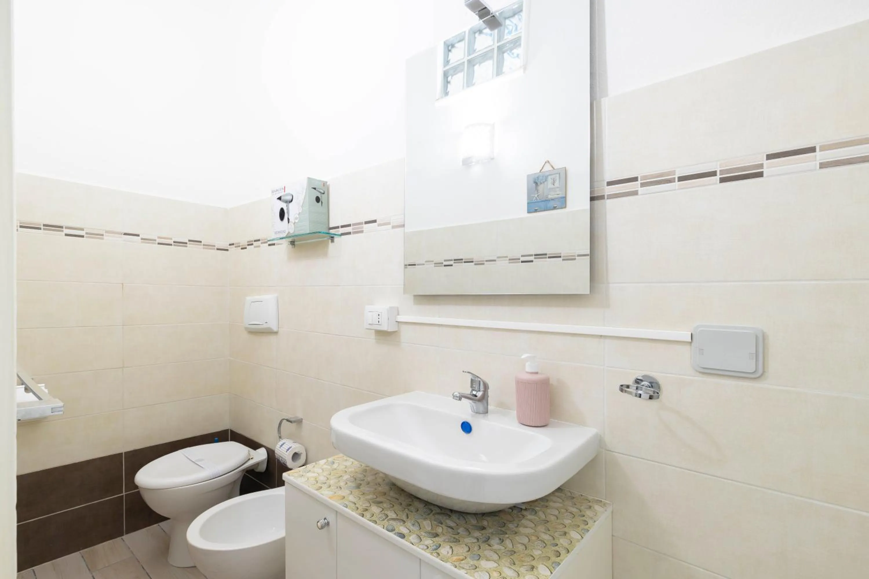 Shower in Approdo Rooms - Eja Sardinia