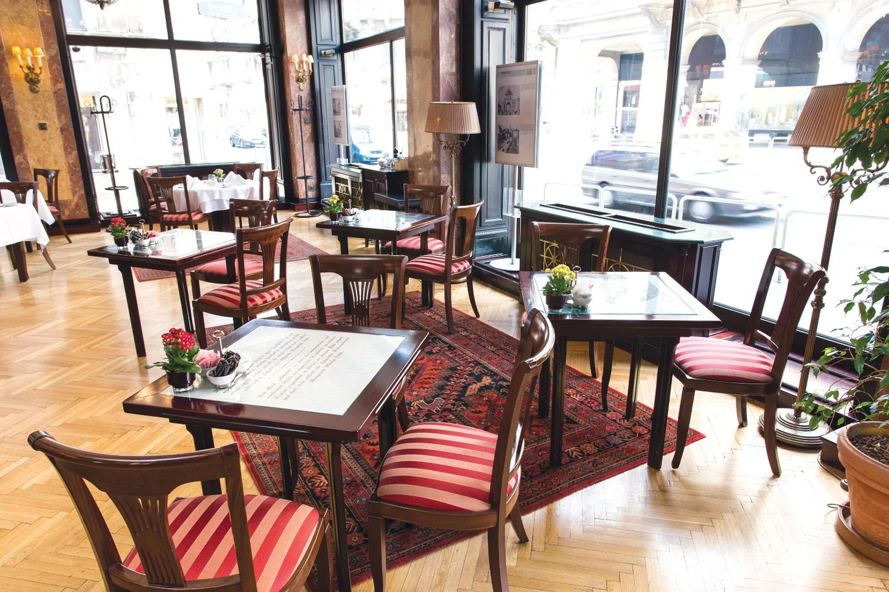 Restaurant/places to eat in Danubius Hotel Astoria City Center