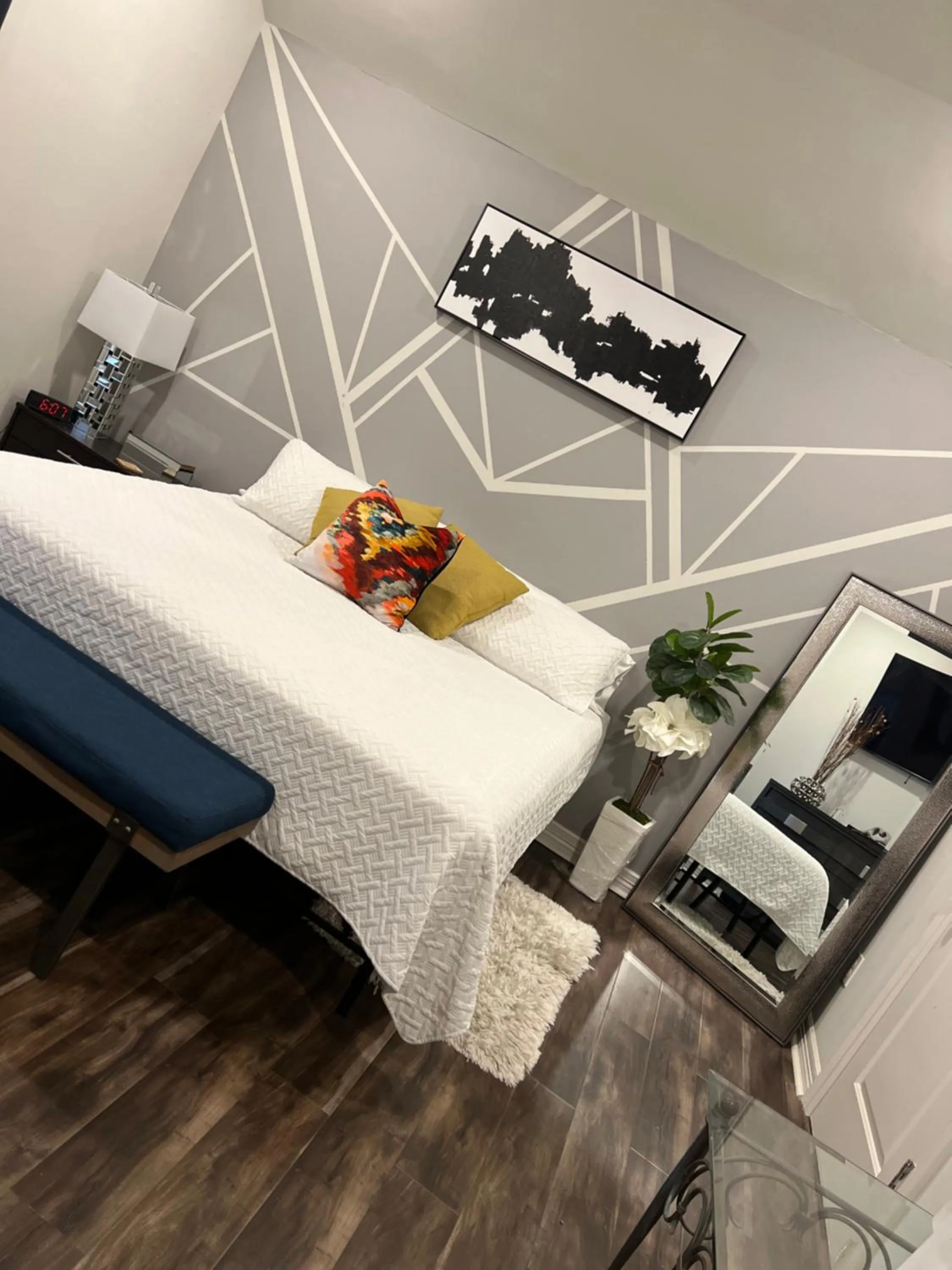 Bed in Updated Home, King bed suite Gated Free Parking