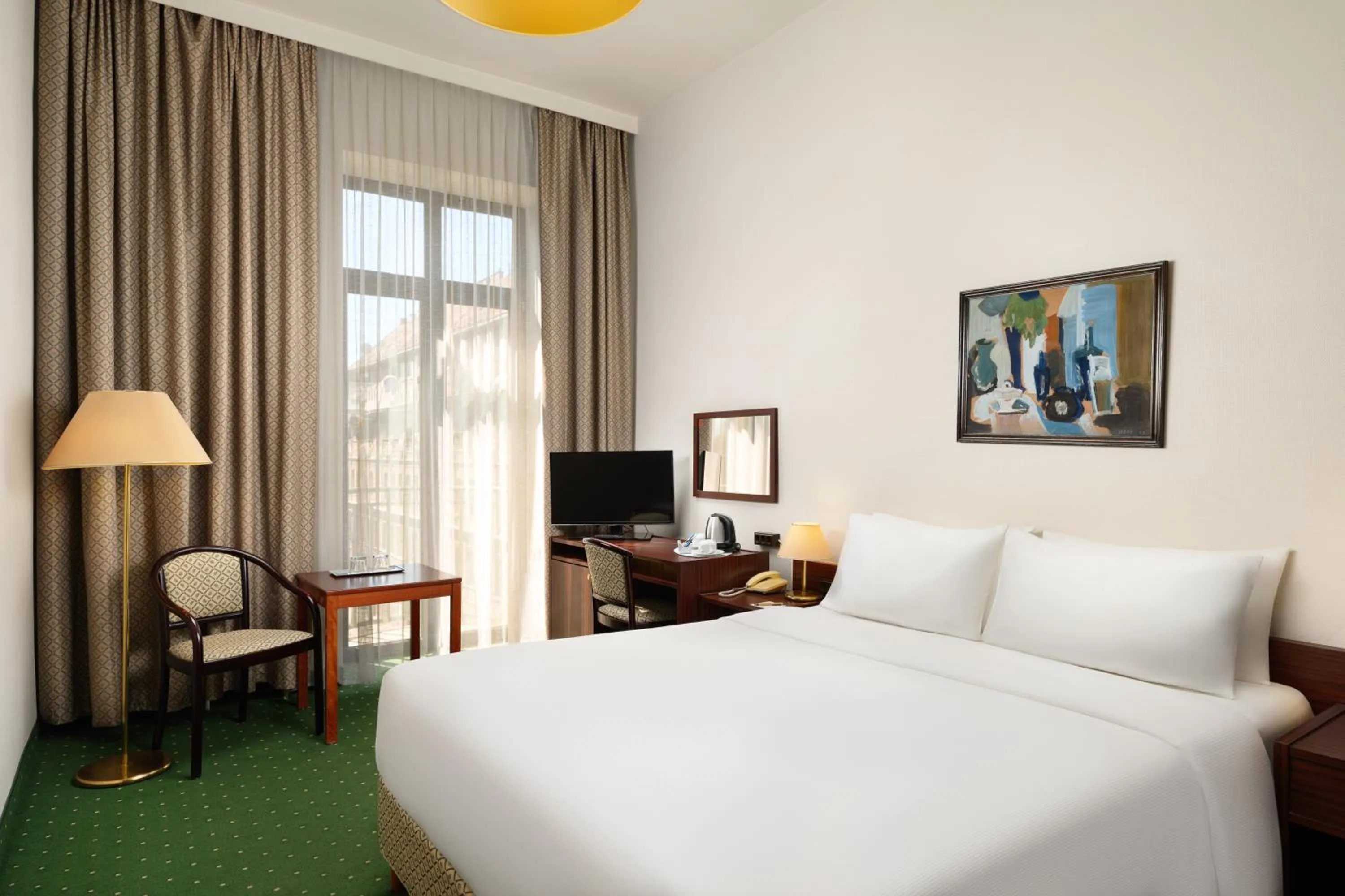 Photo of the whole room, Bed in Danubius Hotel Hungaria City Center