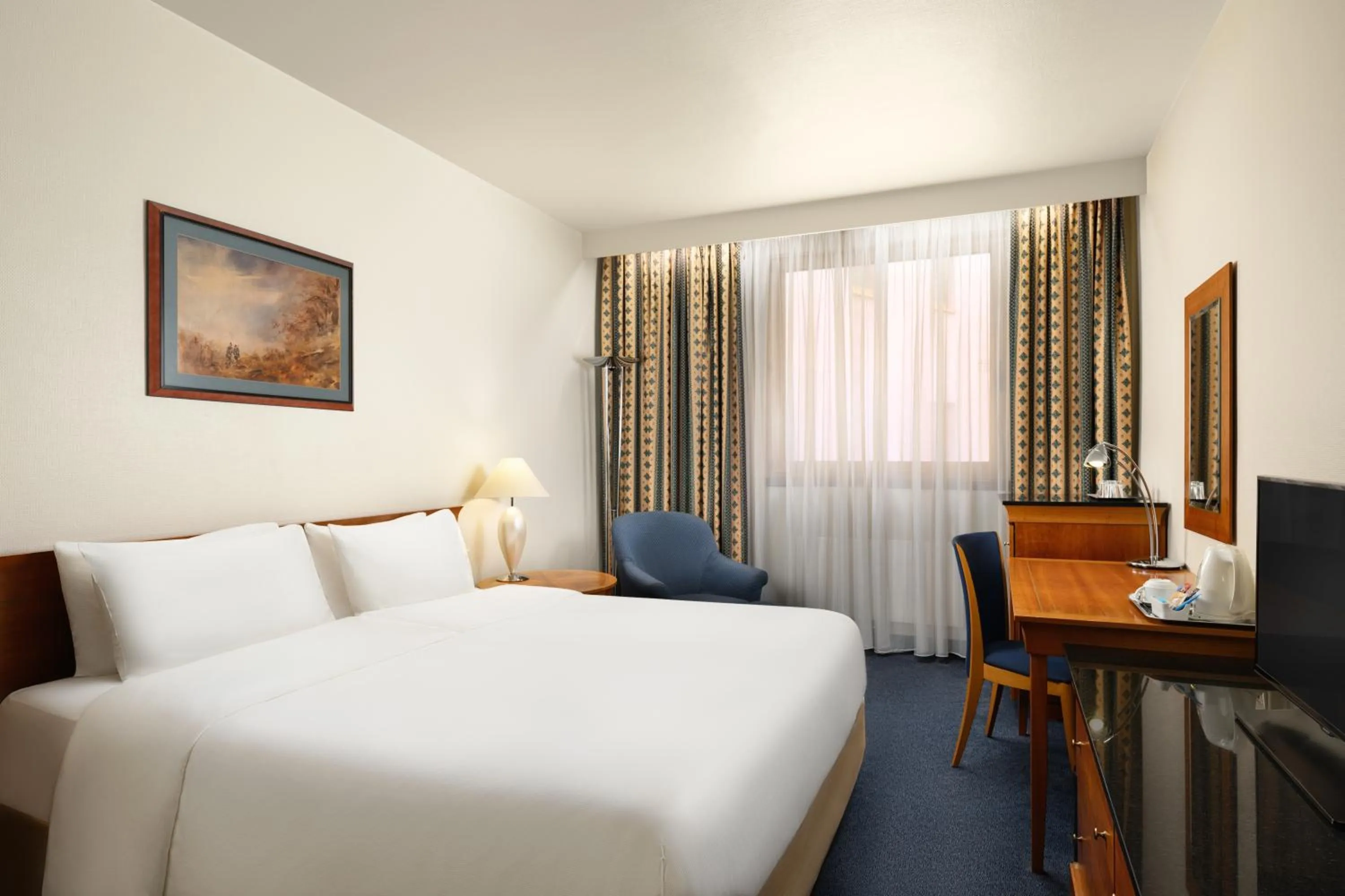 Photo of the whole room, Bed in Danubius Hotel Hungaria City Center