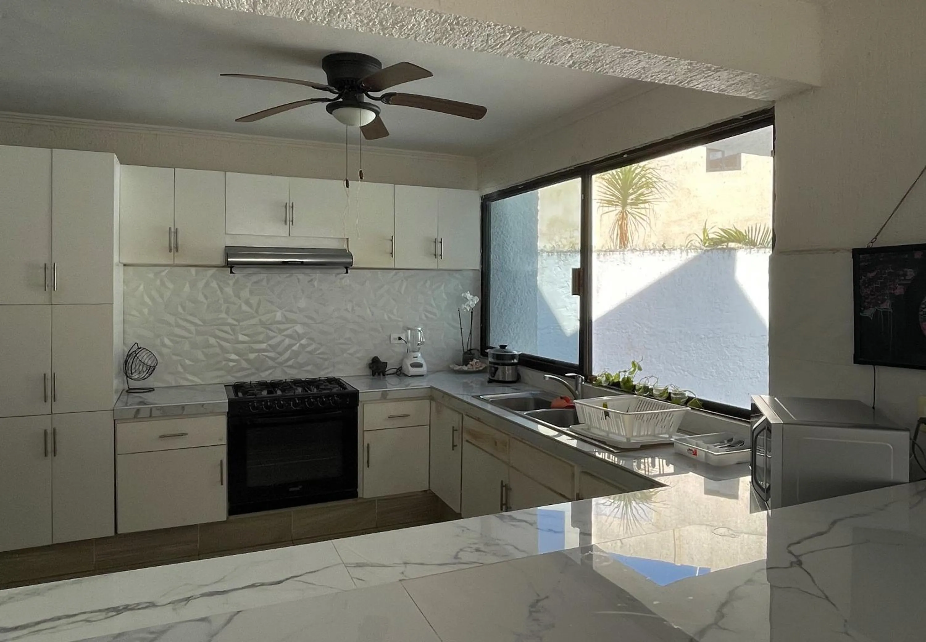 Kitchen or kitchenette in Casa Luna Family & Friends