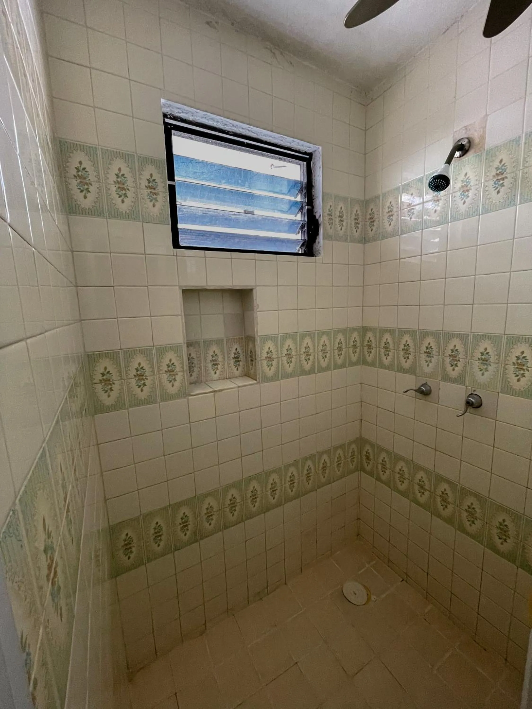 Shower in Casa Luna Family & Friends