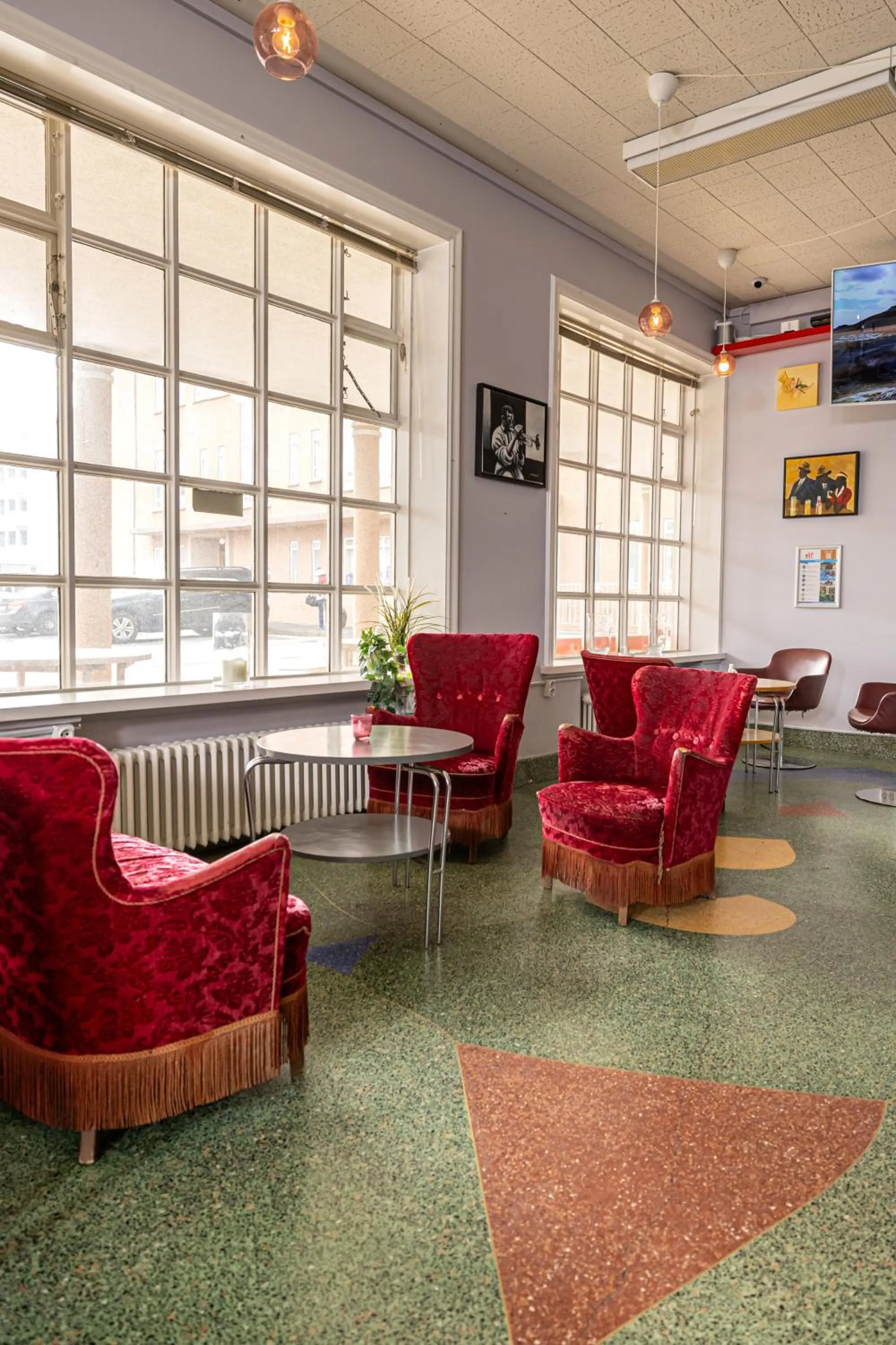 Communal lounge/ TV room in Hostel B47