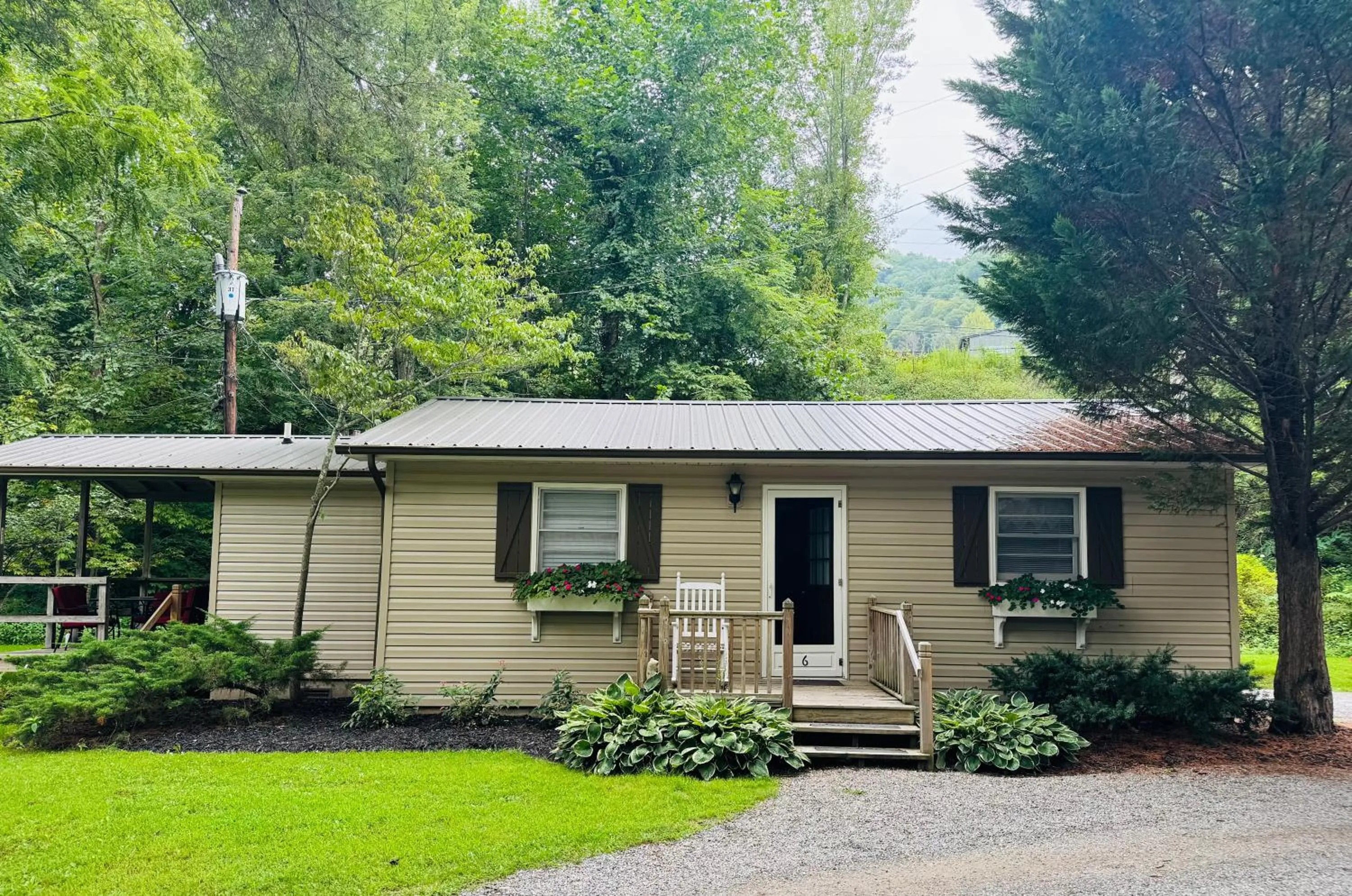 Natural landscape in Cozy Creek Cottages