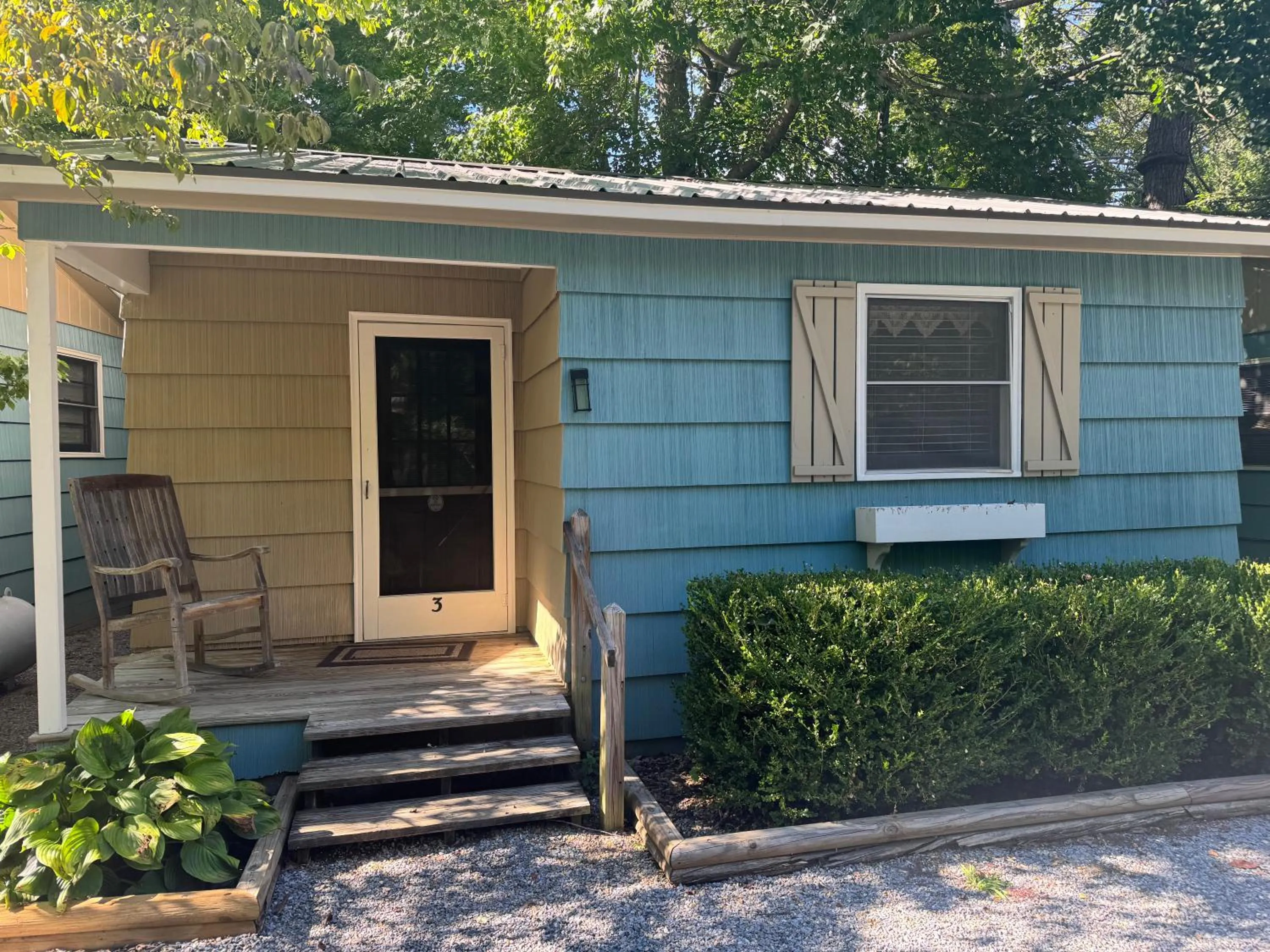 Property building in Cozy Creek Cottages