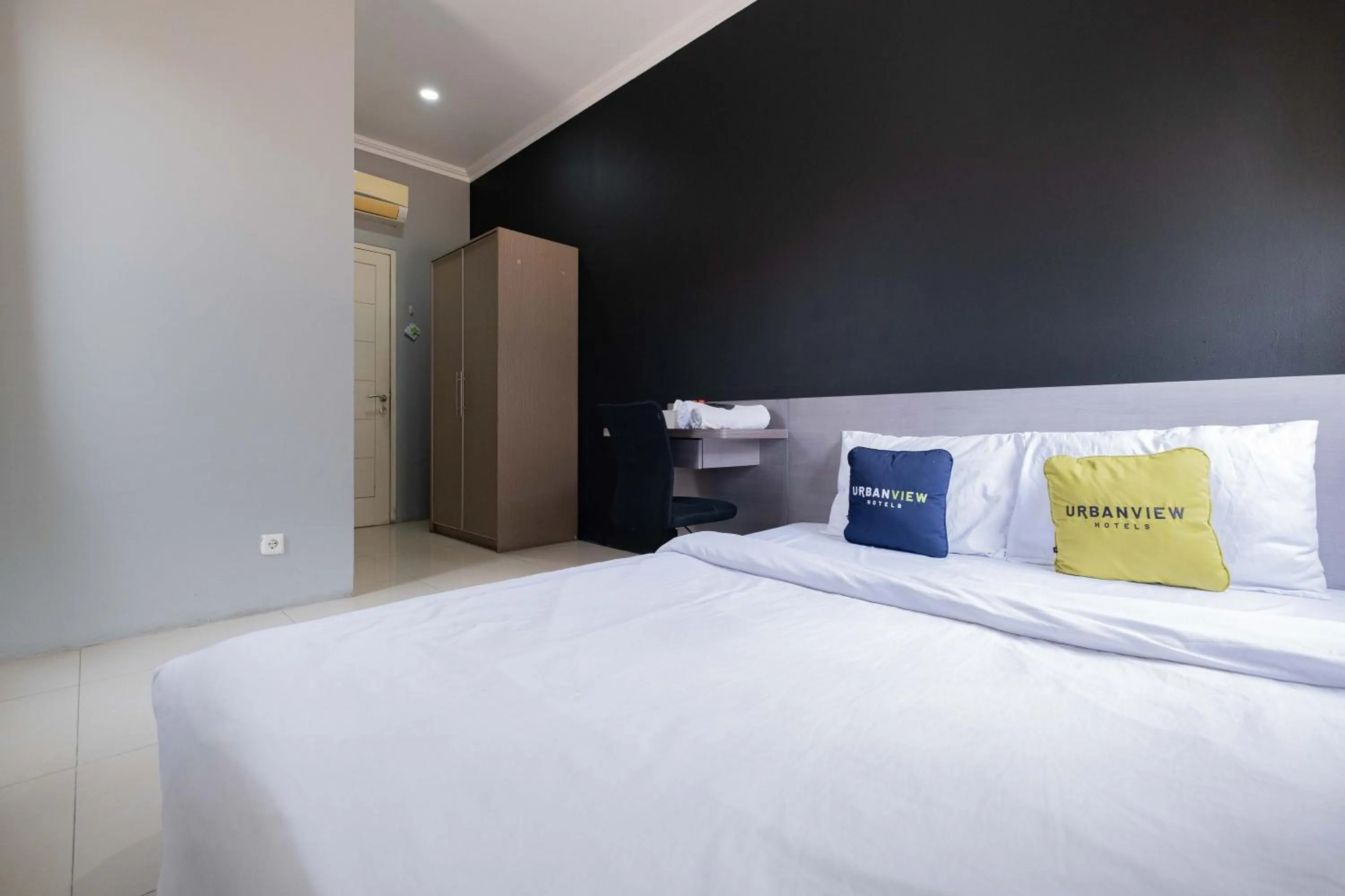 Bed in Urbanview Hotel Stariez Karawaci Tangerang by RedDoorz