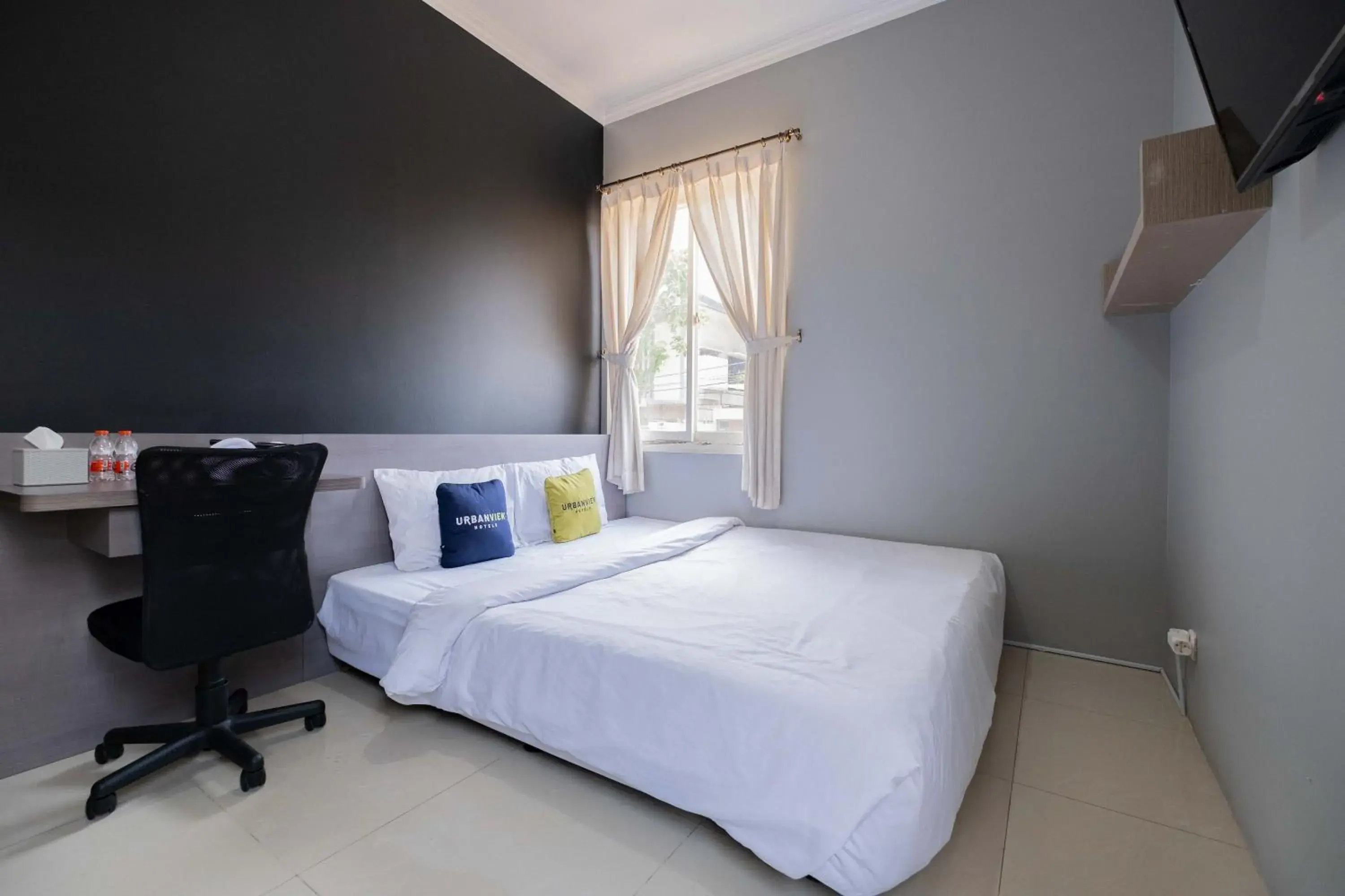 Superior Double Room in Urbanview Hotel Stariez Karawaci Tangerang by RedDoorz Superior Double Room in Urbanview Hotel Stariez Karawaci Tangerang by RedDoorz