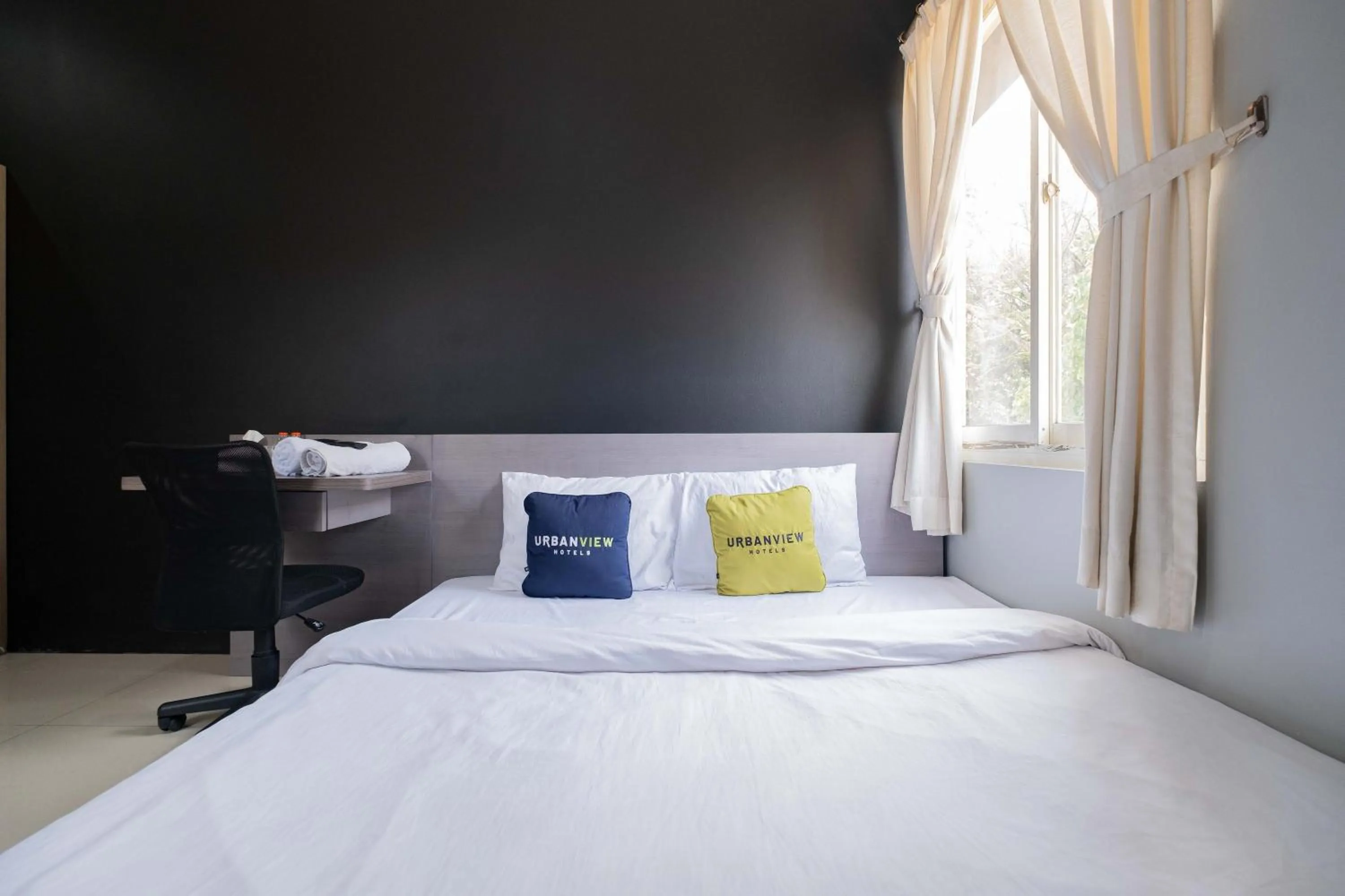 Bed in Urbanview Hotel Stariez Karawaci Tangerang by RedDoorz