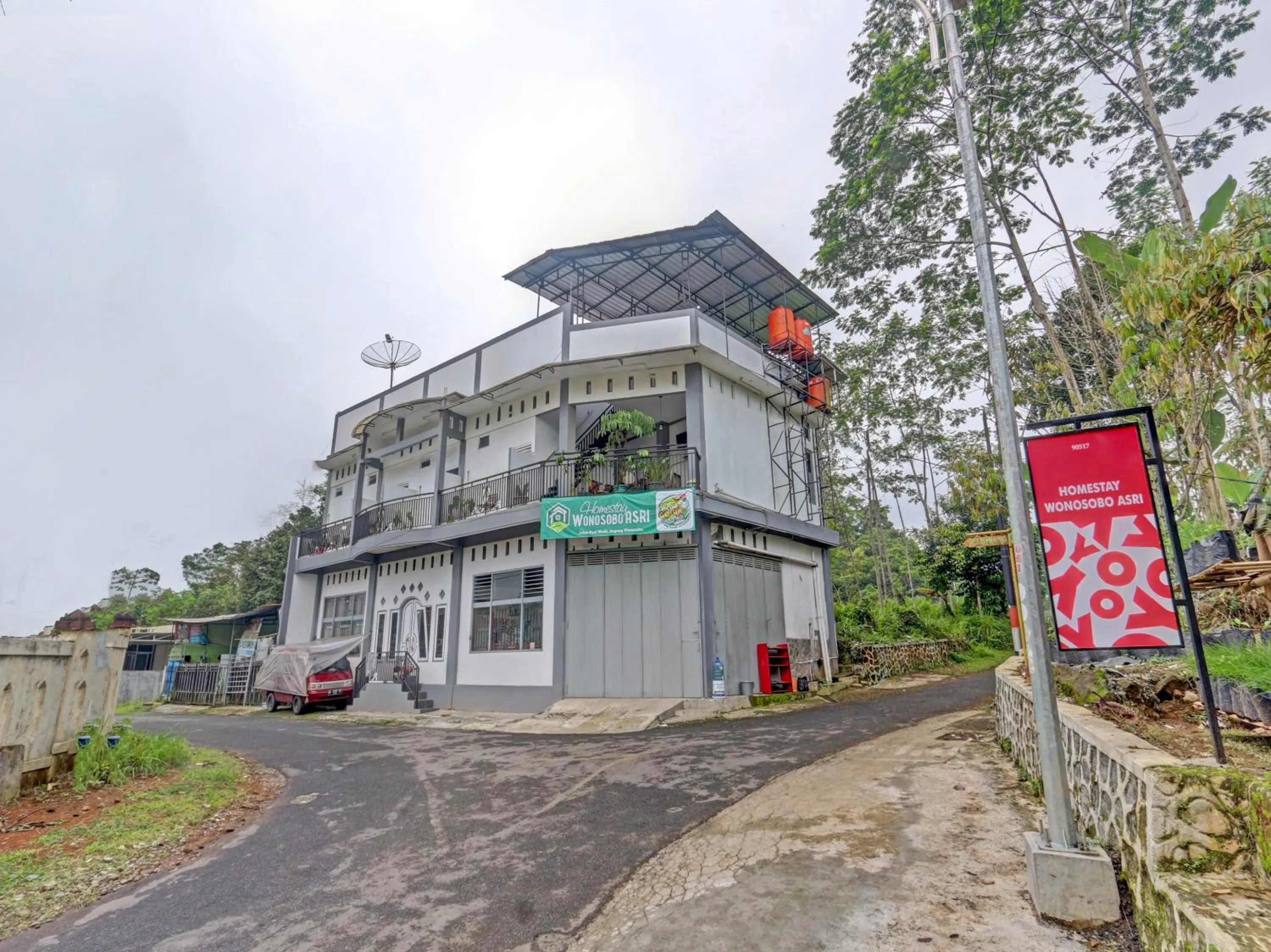 Facade/entrance, Property Building in OYO 90517 Homestay Wonosobo Asri