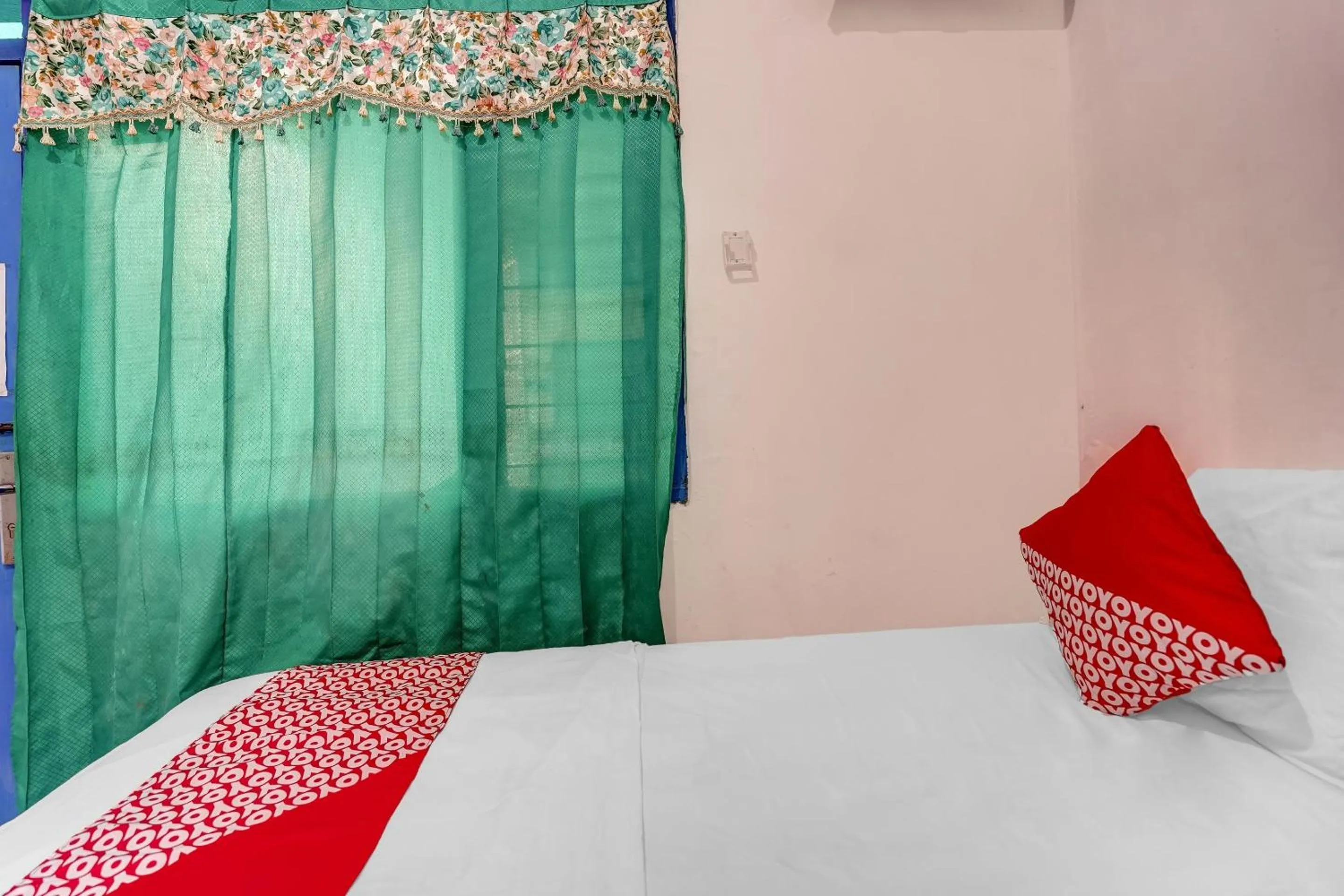 Bedroom, Bed in OYO Life 90523 Homestay Jenggolo