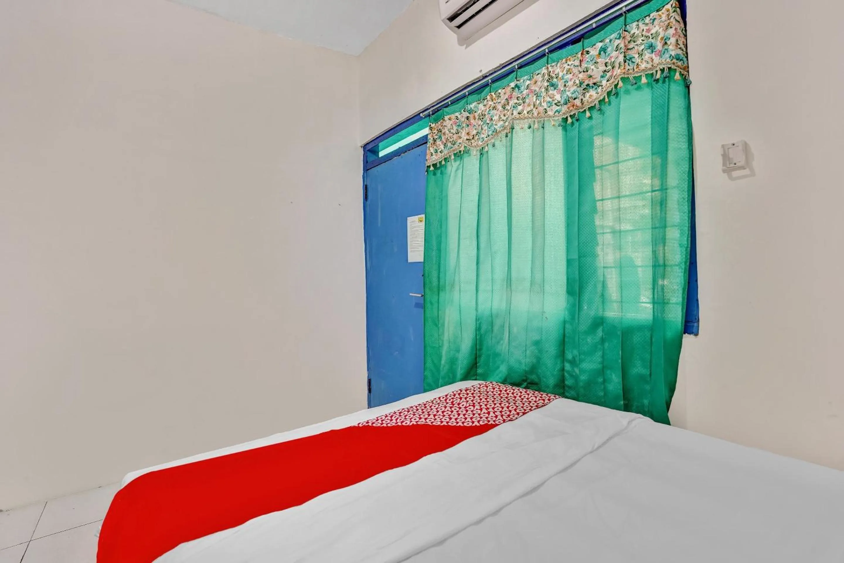 Bedroom, Bed in OYO Life 90523 Homestay Jenggolo