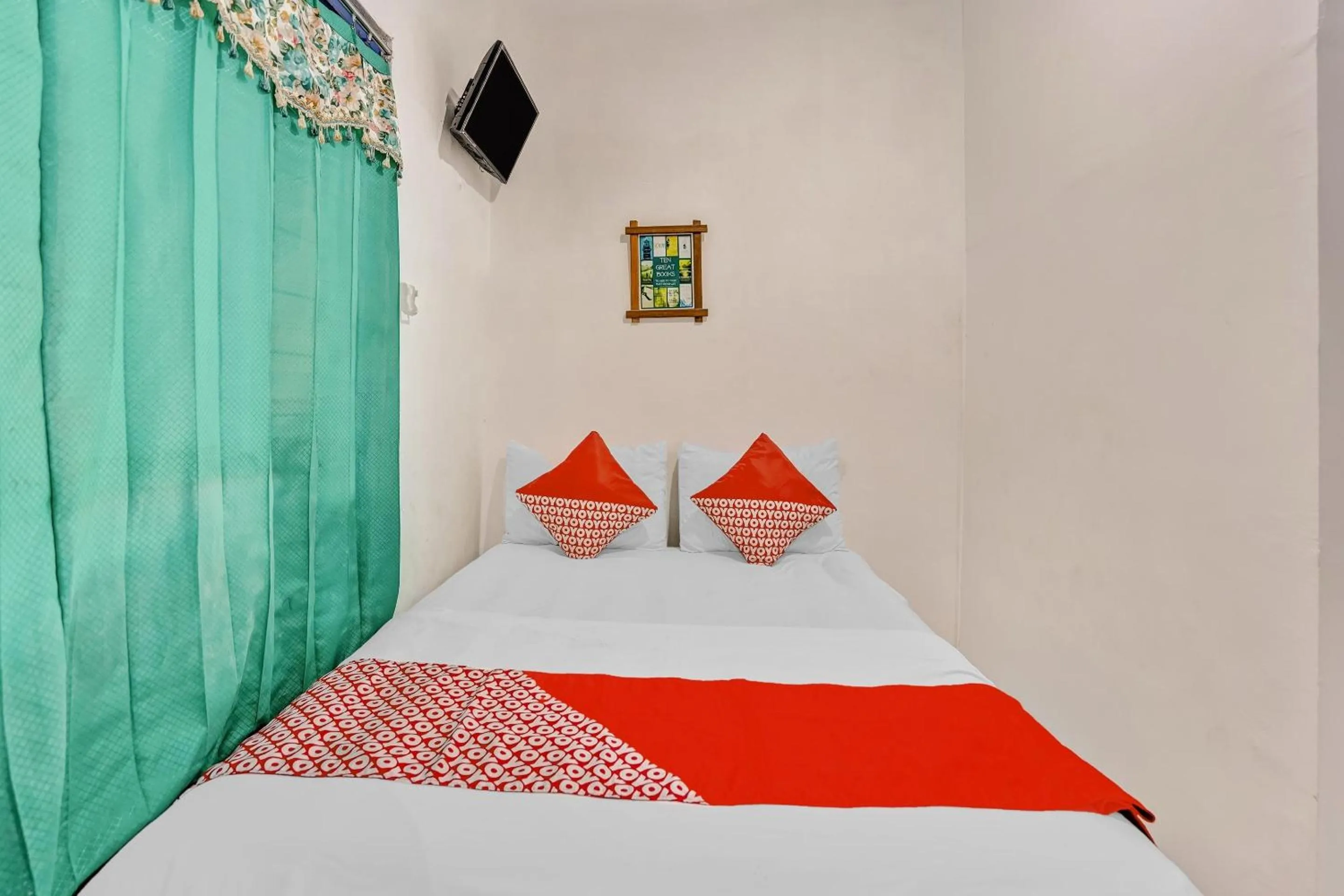 Bedroom, Bed in OYO Life 90523 Homestay Jenggolo