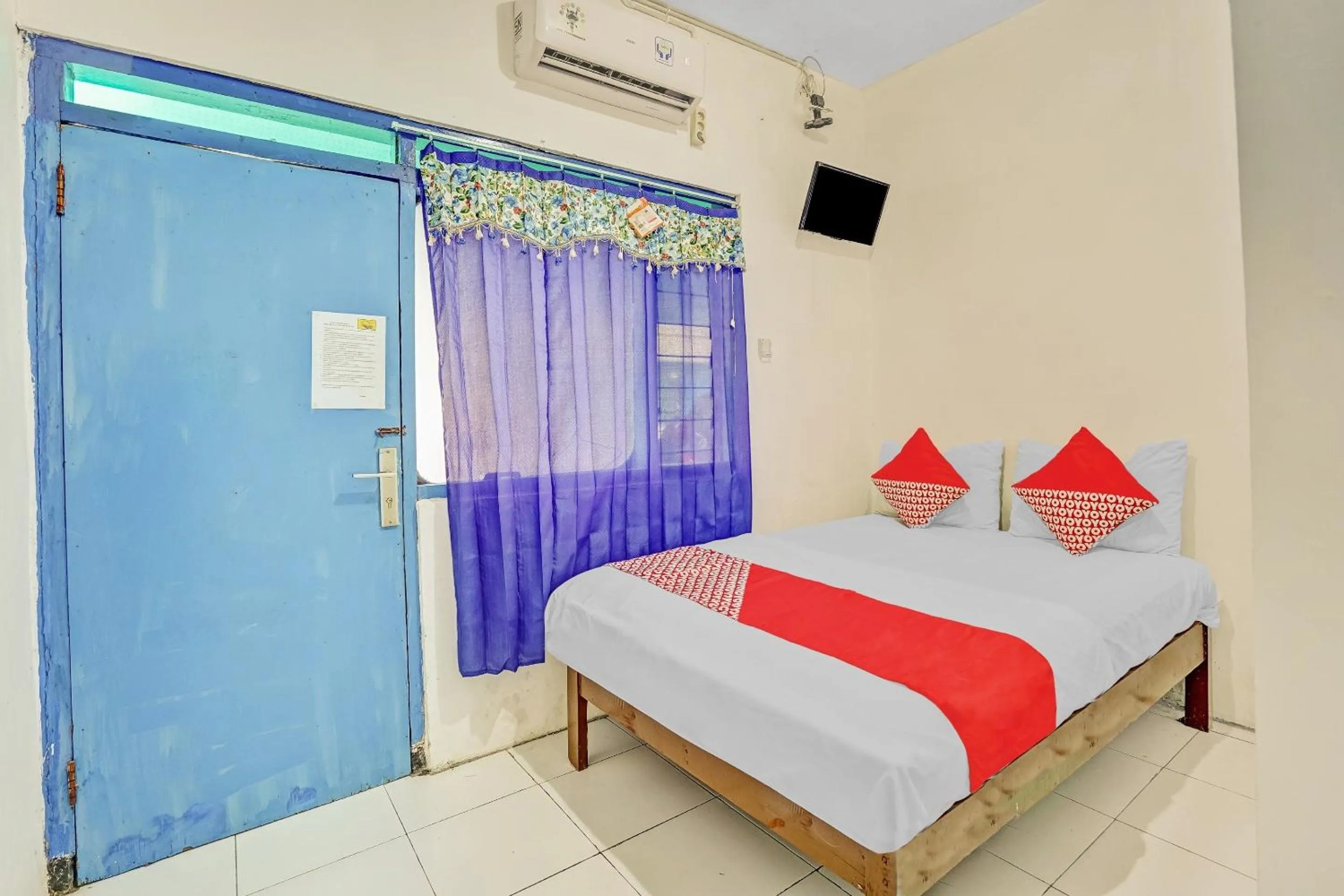 Bedroom, Bed in OYO Life 90523 Homestay Jenggolo