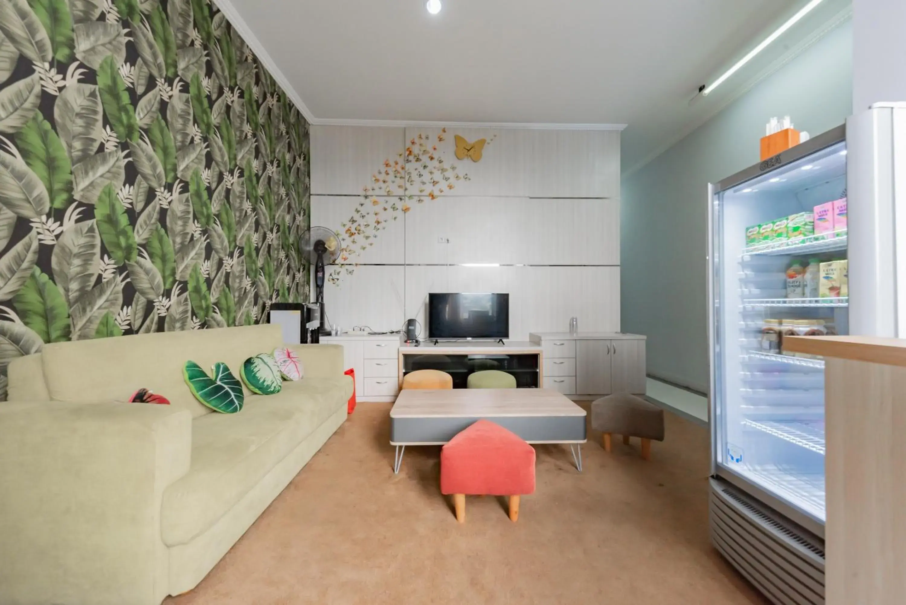 Living room in RedDoorz at Kandaga 80 near Stadium Arcamanik Living room in RedDoorz at Kandaga 80 near Stadium Arcamanik