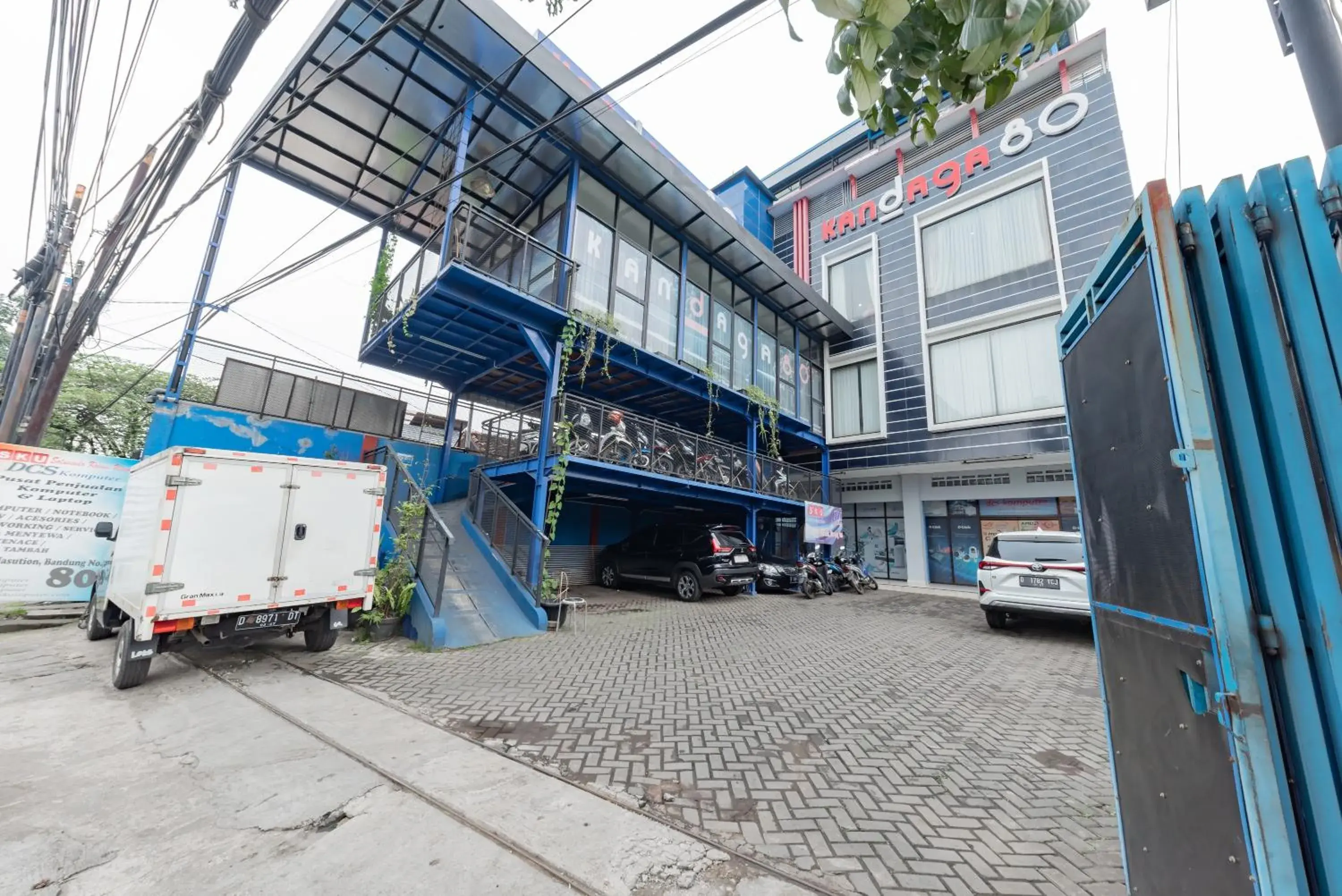 Property building in RedDoorz at Kandaga 80 near Stadium Arcamanik Property building in RedDoorz at Kandaga 80 near Stadium Arcamanik