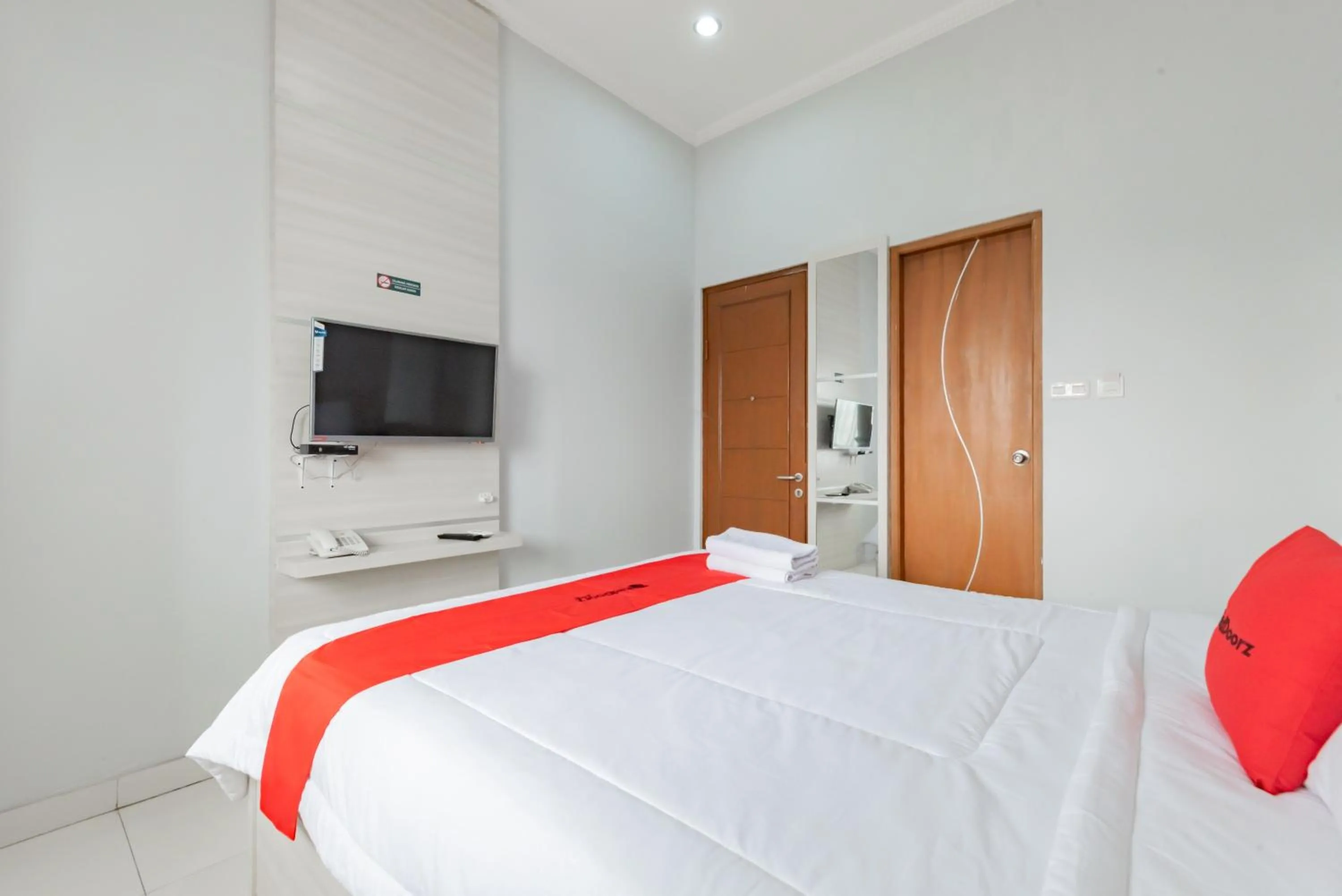 Bed in RedDoorz at Kandaga 80 near Stadium Arcamanik