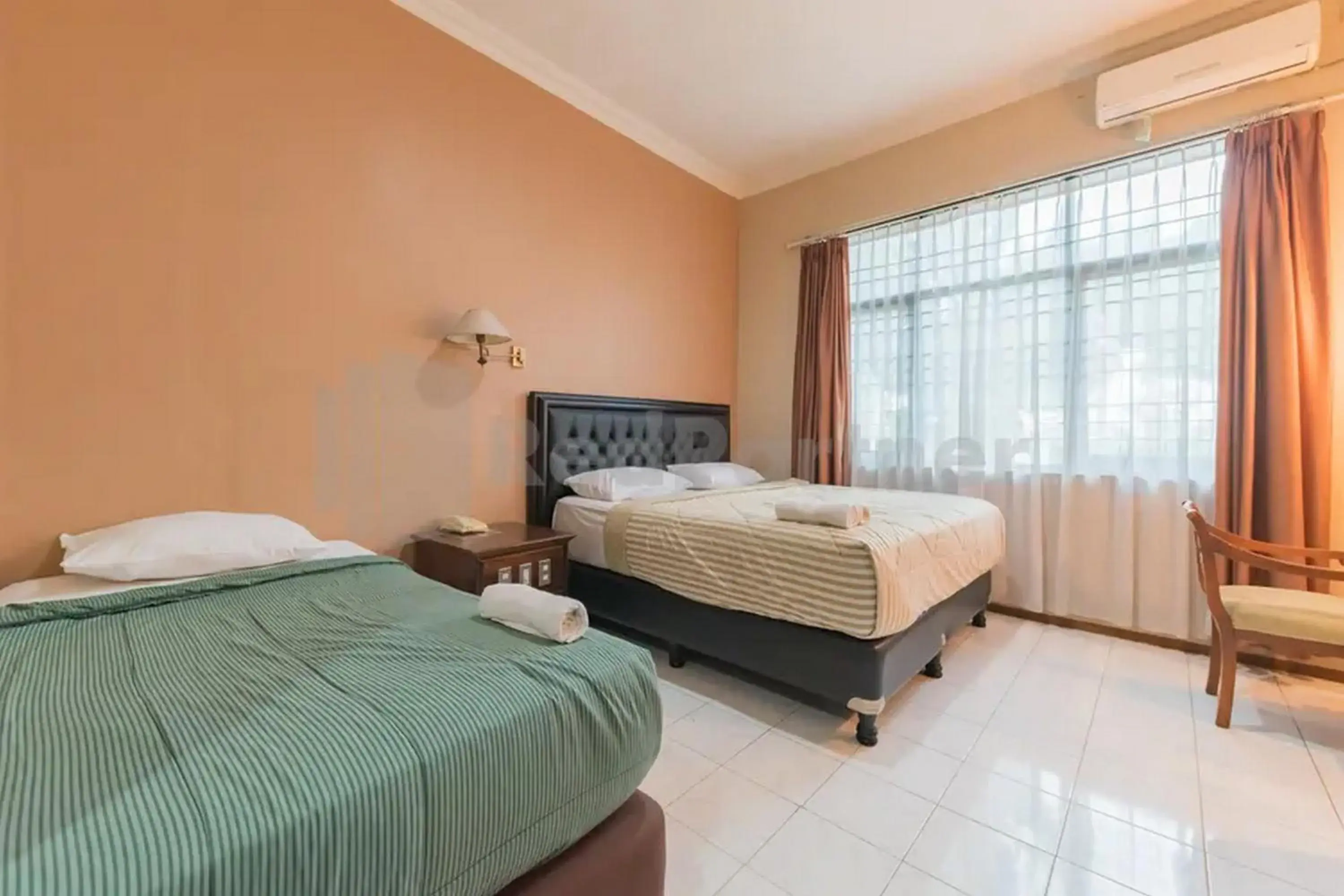 Deluxe Room - single occupancy in Hotel Ayong Linggarjati Kuningan Mitra RedDoorz Deluxe Room - single occupancy in Hotel Ayong Linggarjati Kuningan Mitra RedDoorz