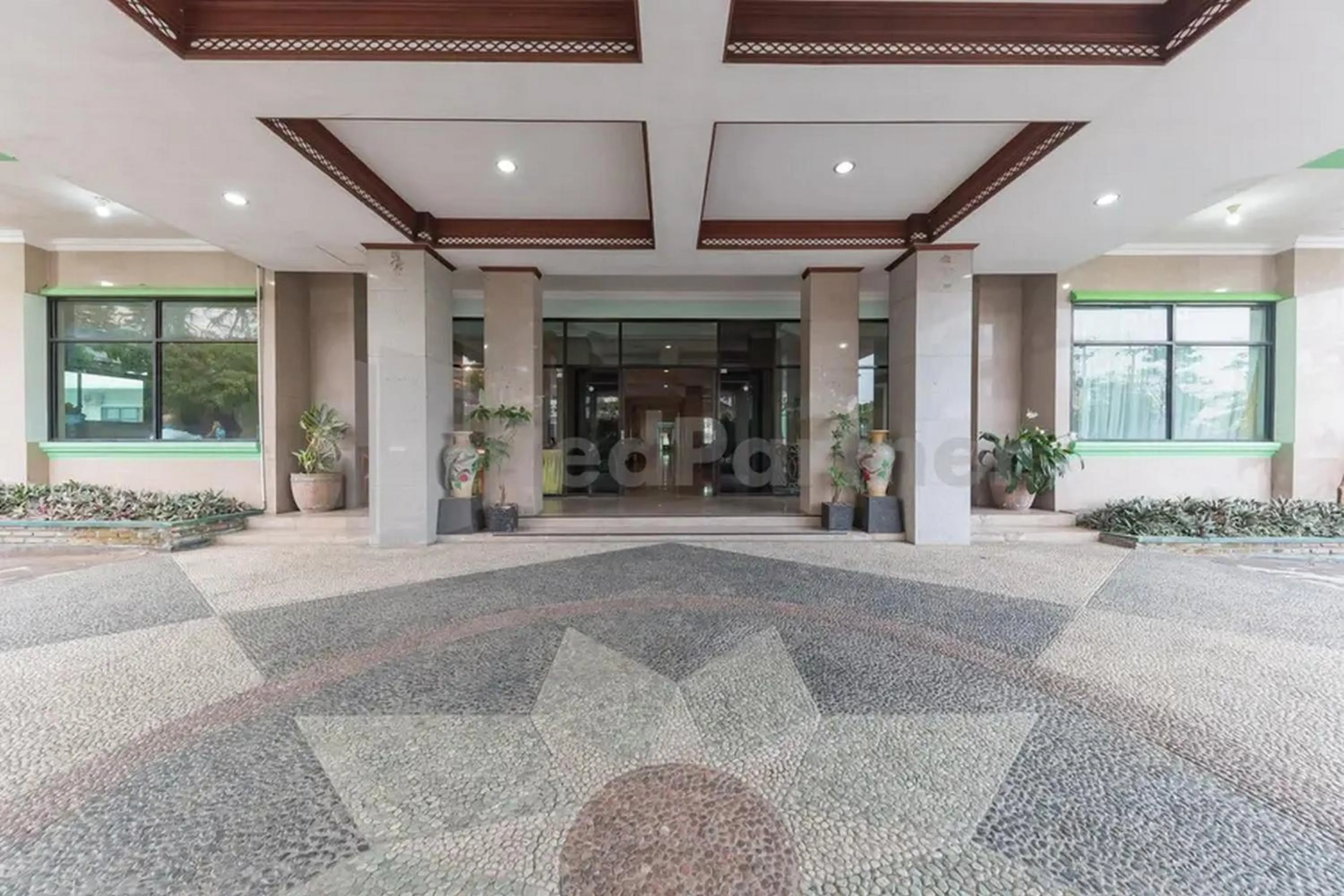 Facade/entrance in Hotel Ayong Linggarjati Kuningan Mitra RedDoorz