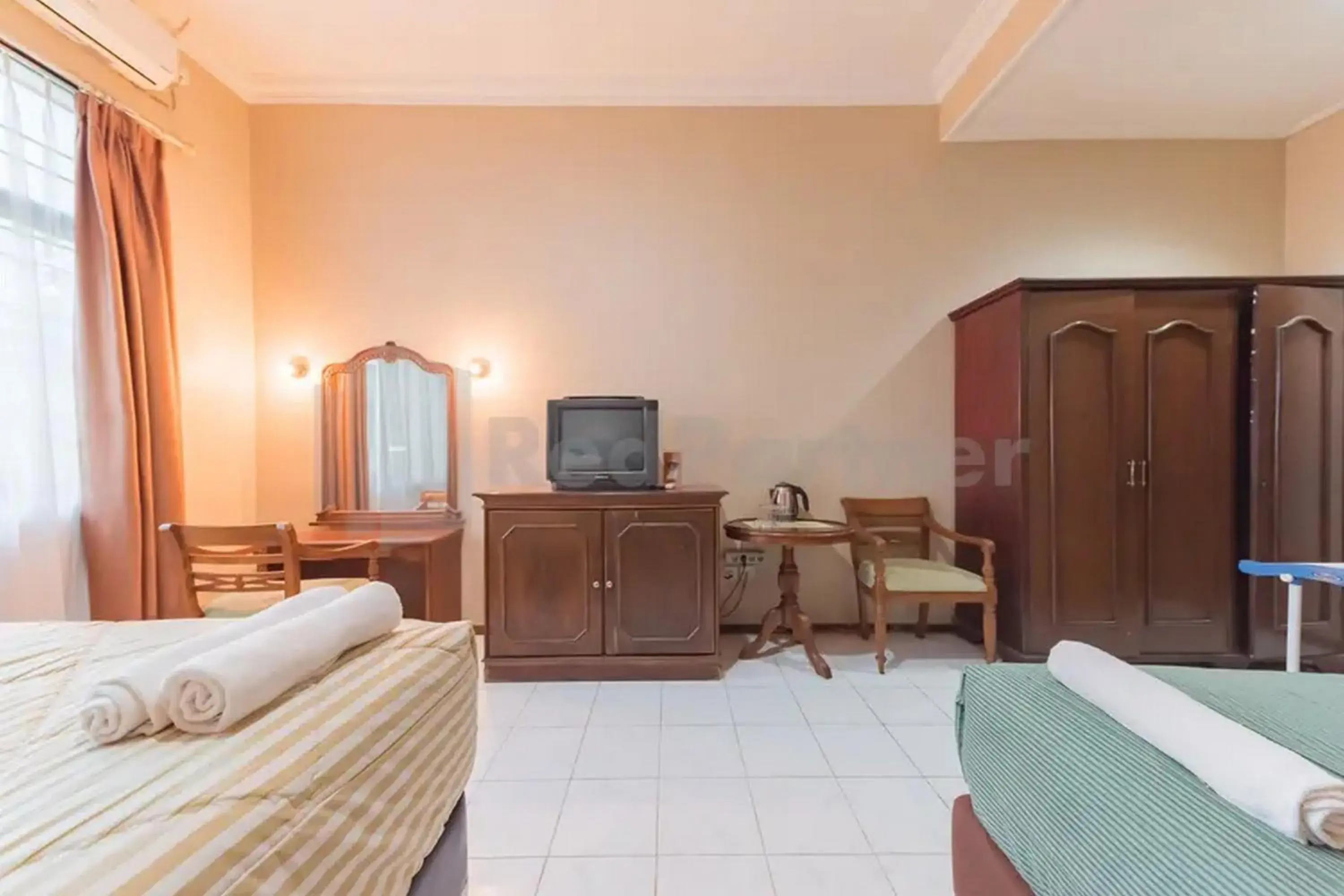 Bed in Hotel Ayong Linggarjati Kuningan Mitra RedDoorz Bed in Hotel Ayong Linggarjati Kuningan Mitra RedDoorz