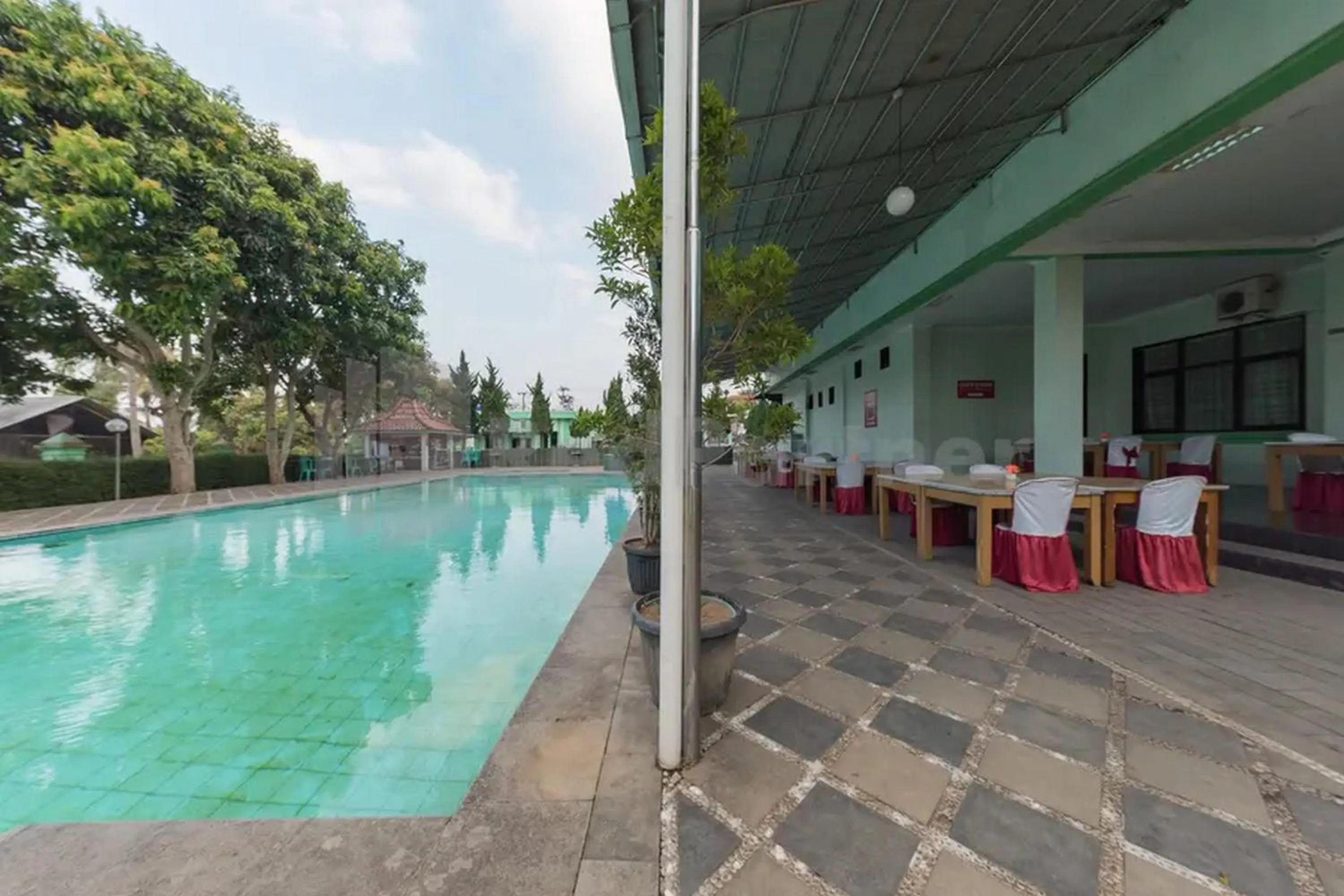 Swimming pool in Hotel Ayong Linggarjati Kuningan Mitra RedDoorz