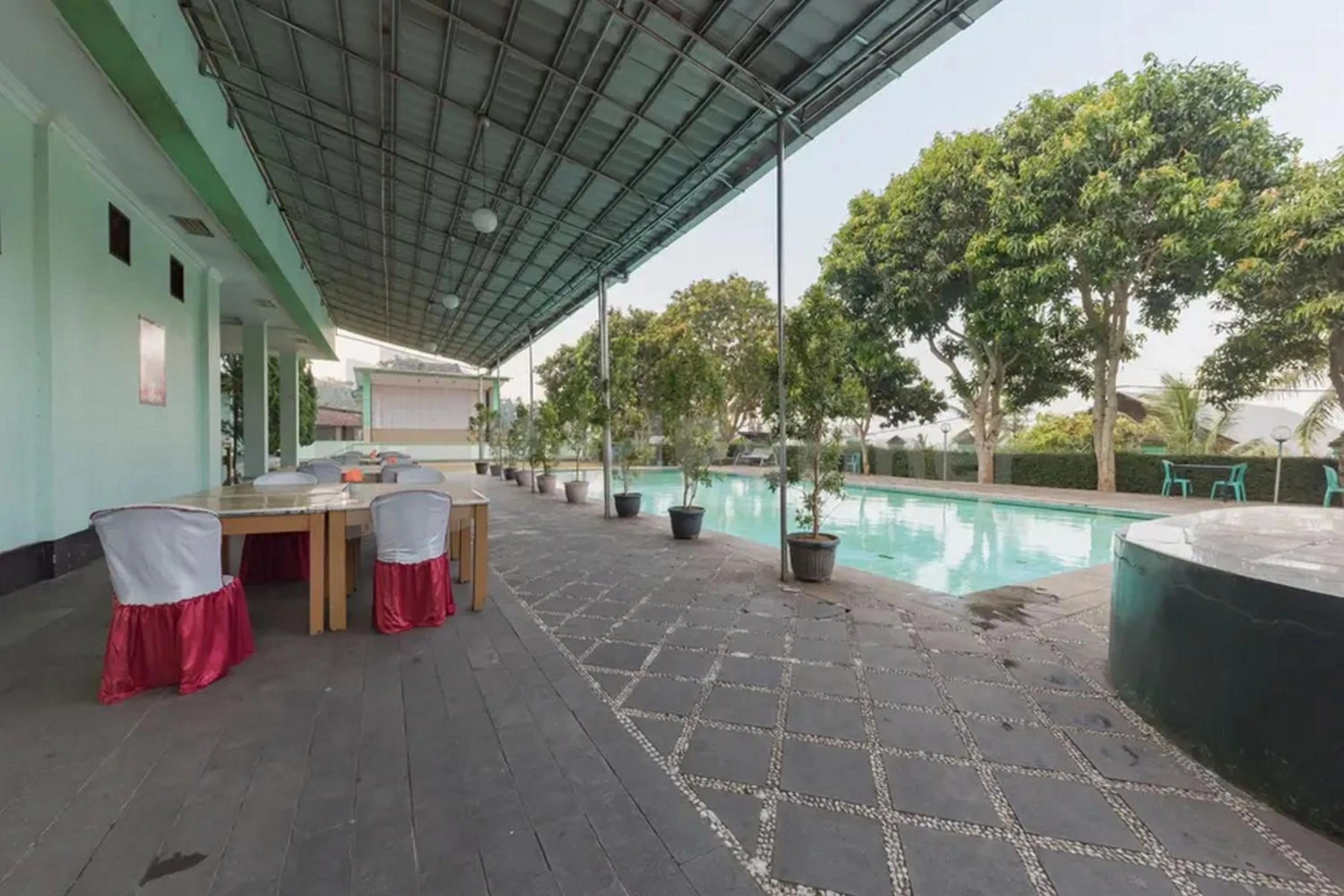 Swimming pool in Hotel Ayong Linggarjati Kuningan Mitra RedDoorz