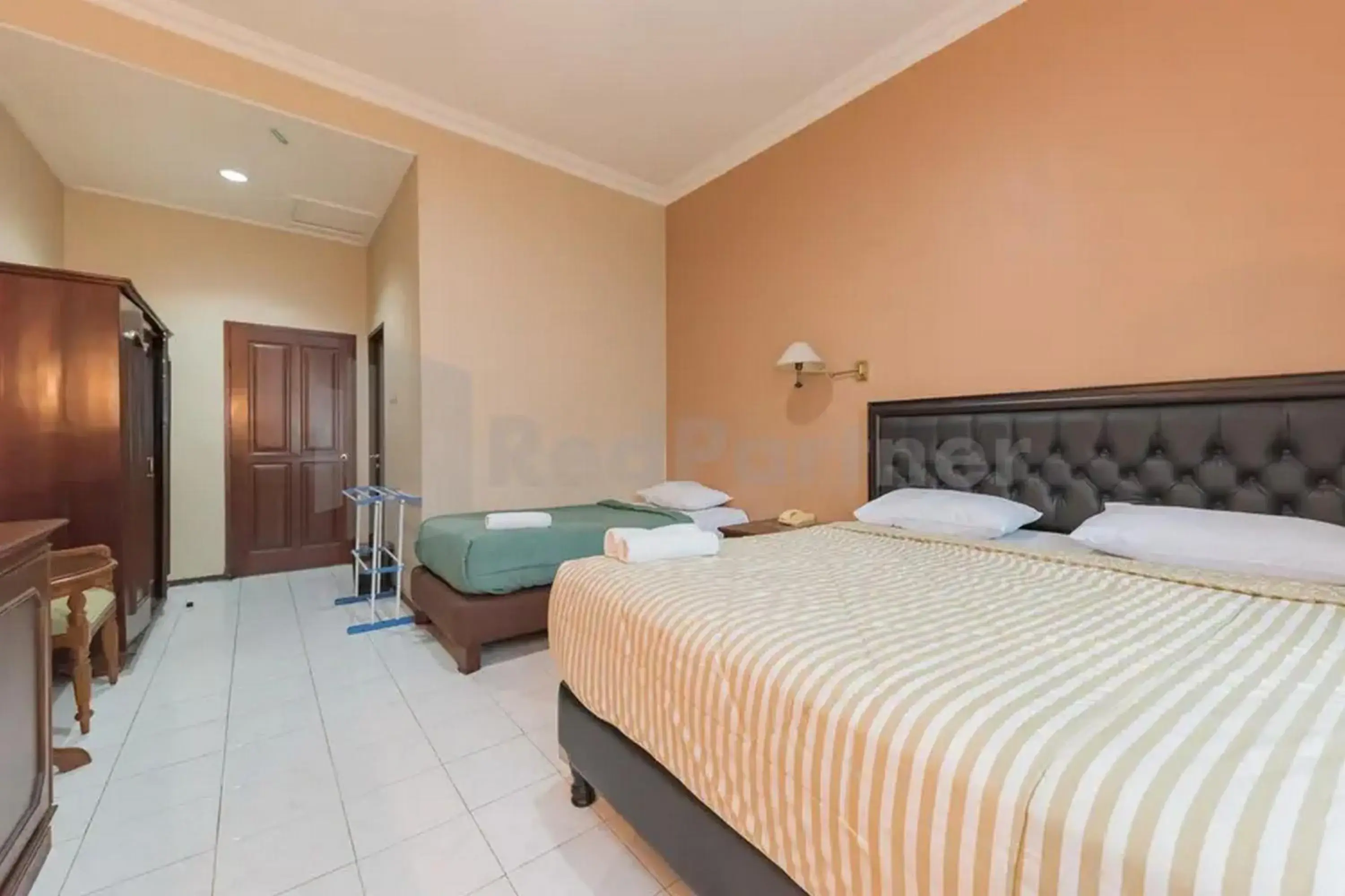 Bed in Hotel Ayong Linggarjati Kuningan Mitra RedDoorz Bed in Hotel Ayong Linggarjati Kuningan Mitra RedDoorz